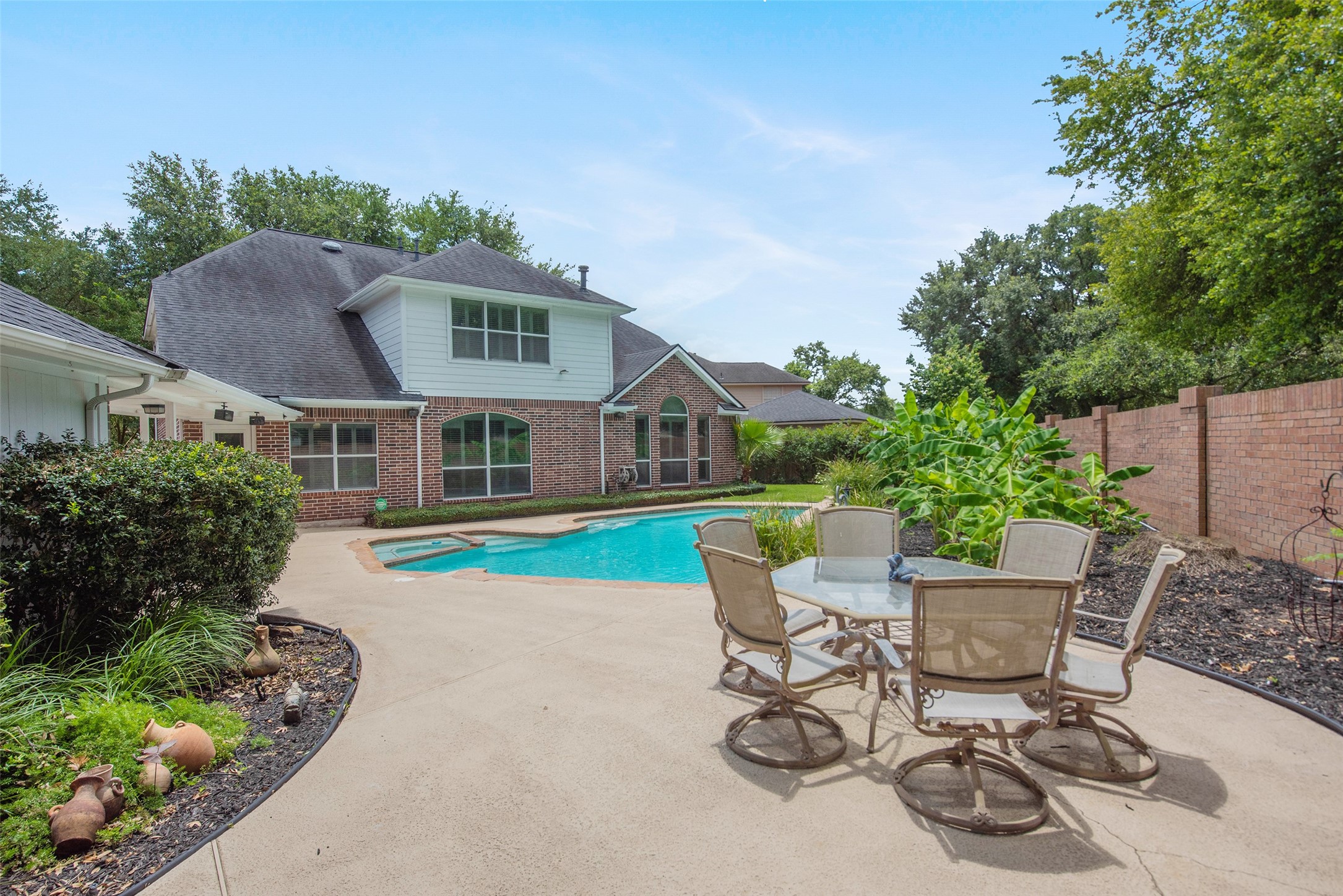 1303 Red Oak Court Property Photo 5