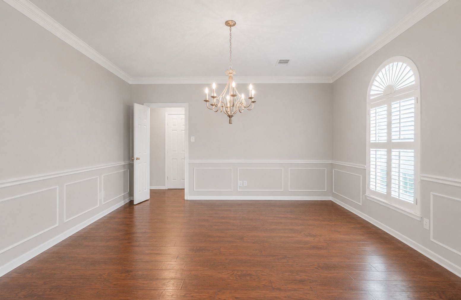 1303 Red Oak Court Property Photo 9
