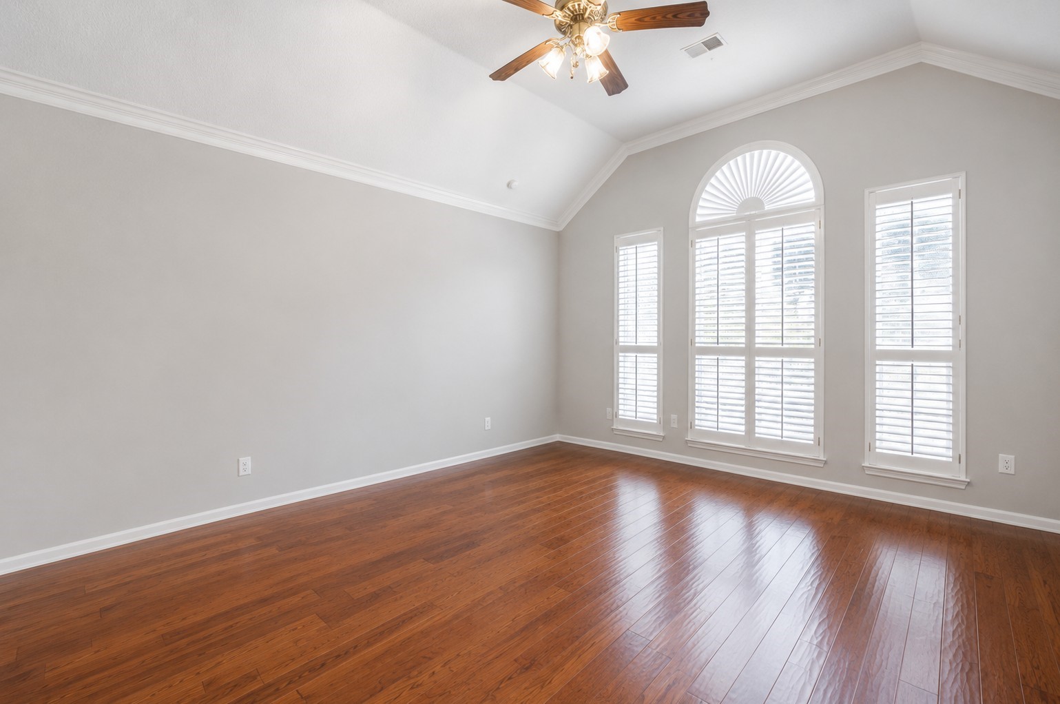 1303 Red Oak Court Property Photo 15