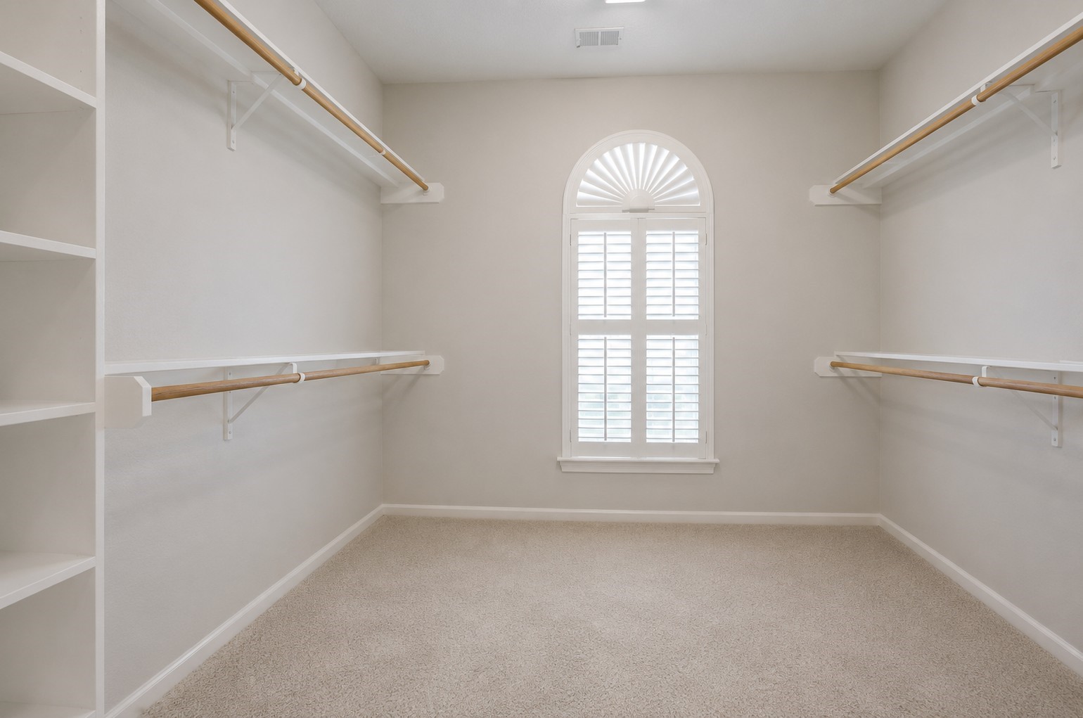 1303 Red Oak Court Property Photo 16