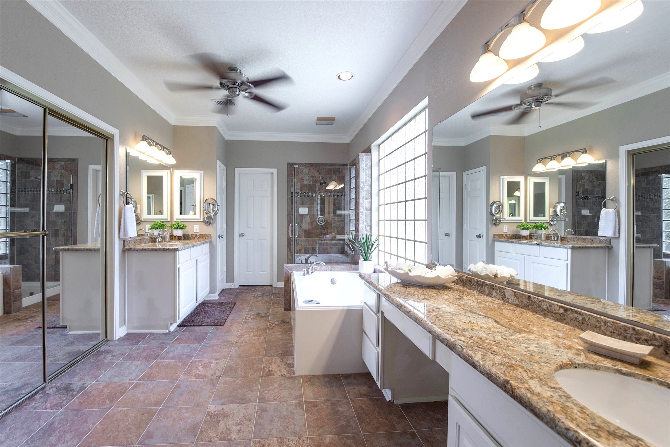 1303 Red Oak Court Property Photo 17
