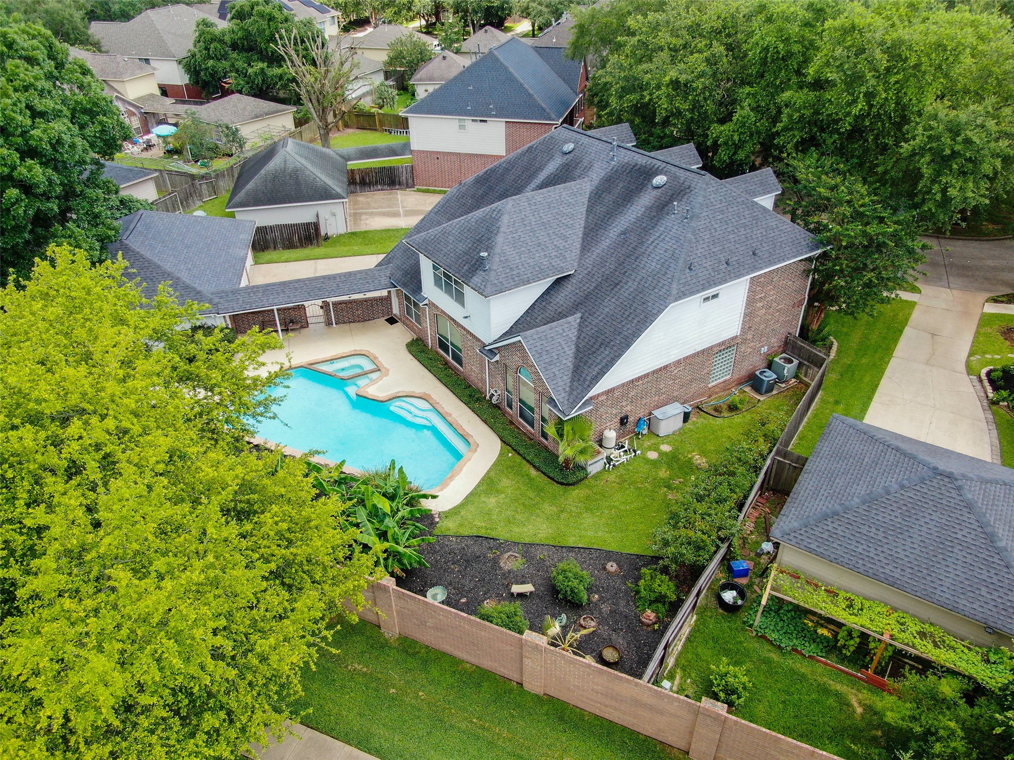 1303 Red Oak Court Property Photo 25