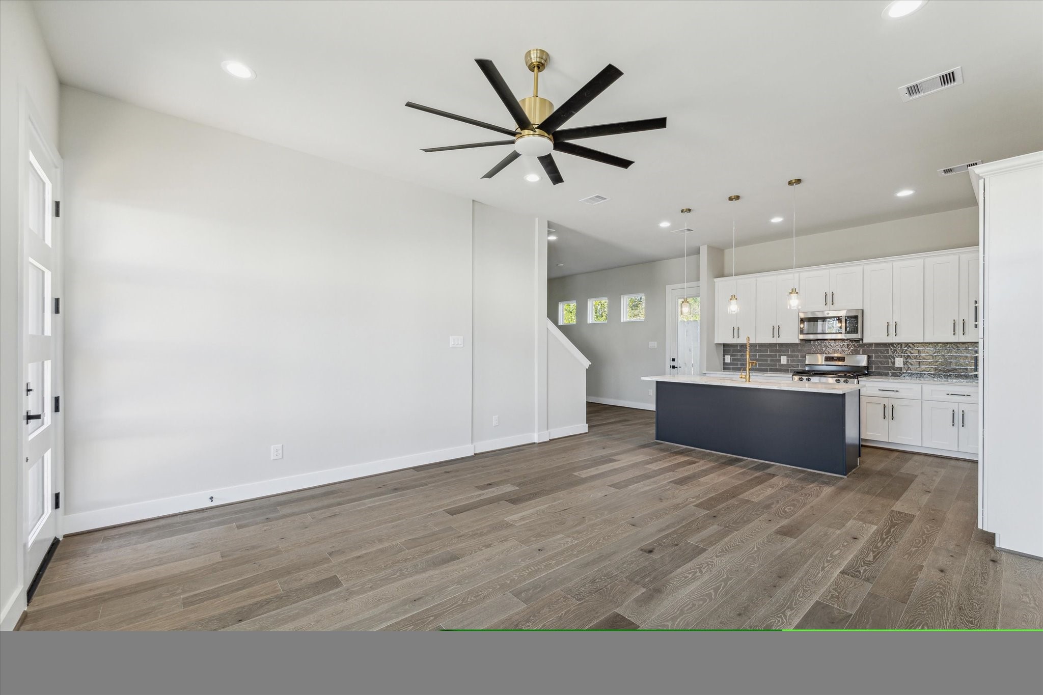 5817 Mansfield Heights Lane Property Photo 4
