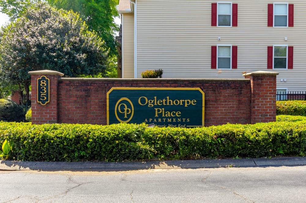 835 Oglethorpe Pl Property Photo 3