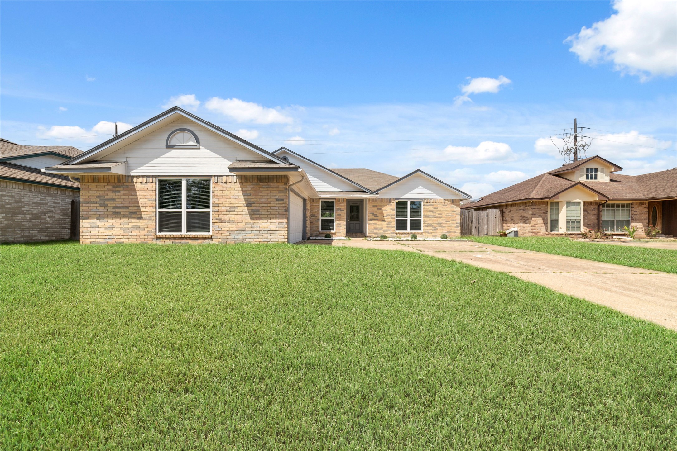 16806 Carbridge Drive Property Photo 2