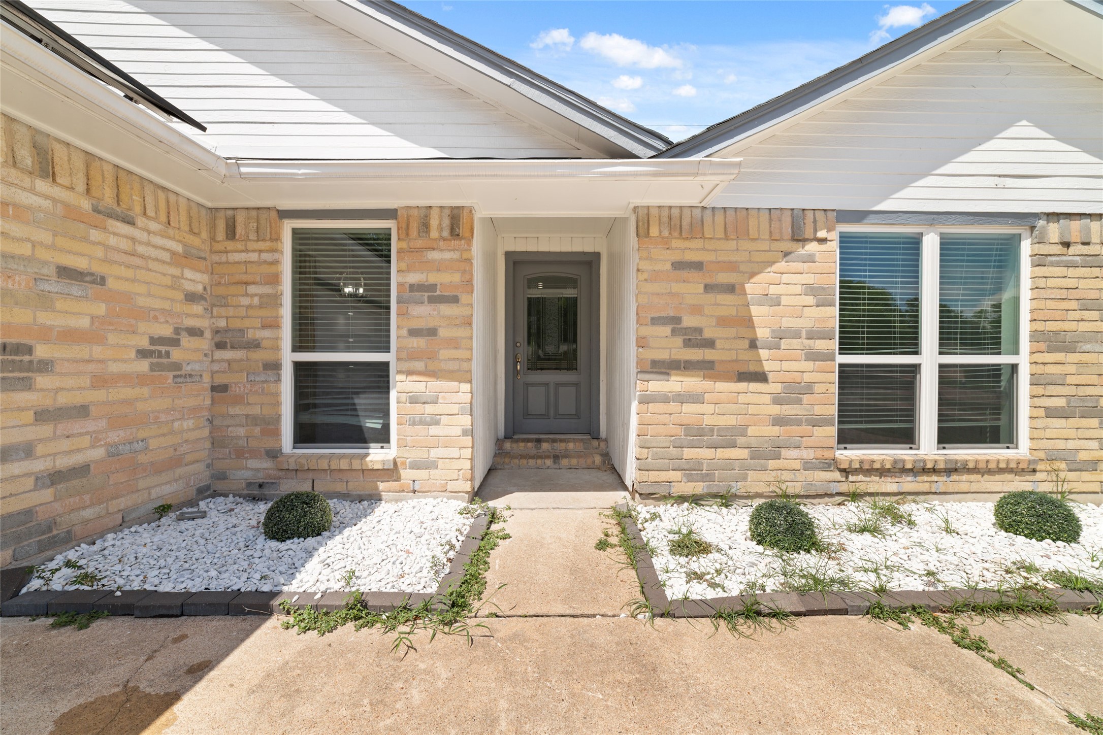 16806 Carbridge Drive Property Photo 3