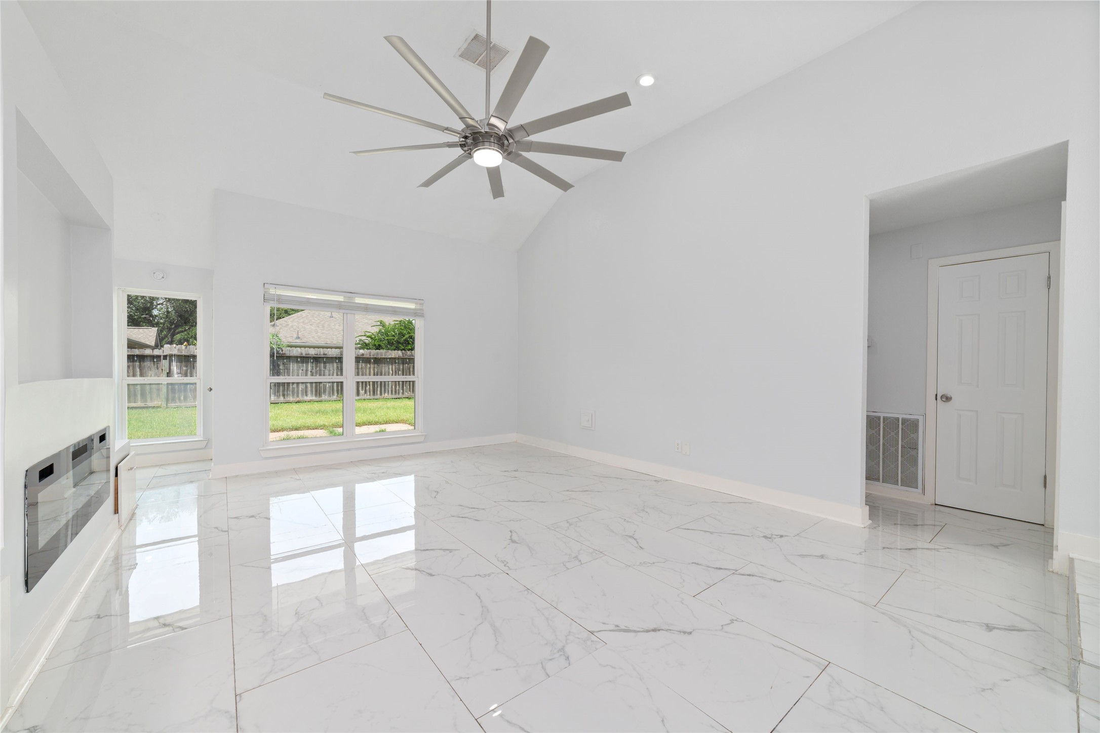 16806 Carbridge Drive Property Photo 6
