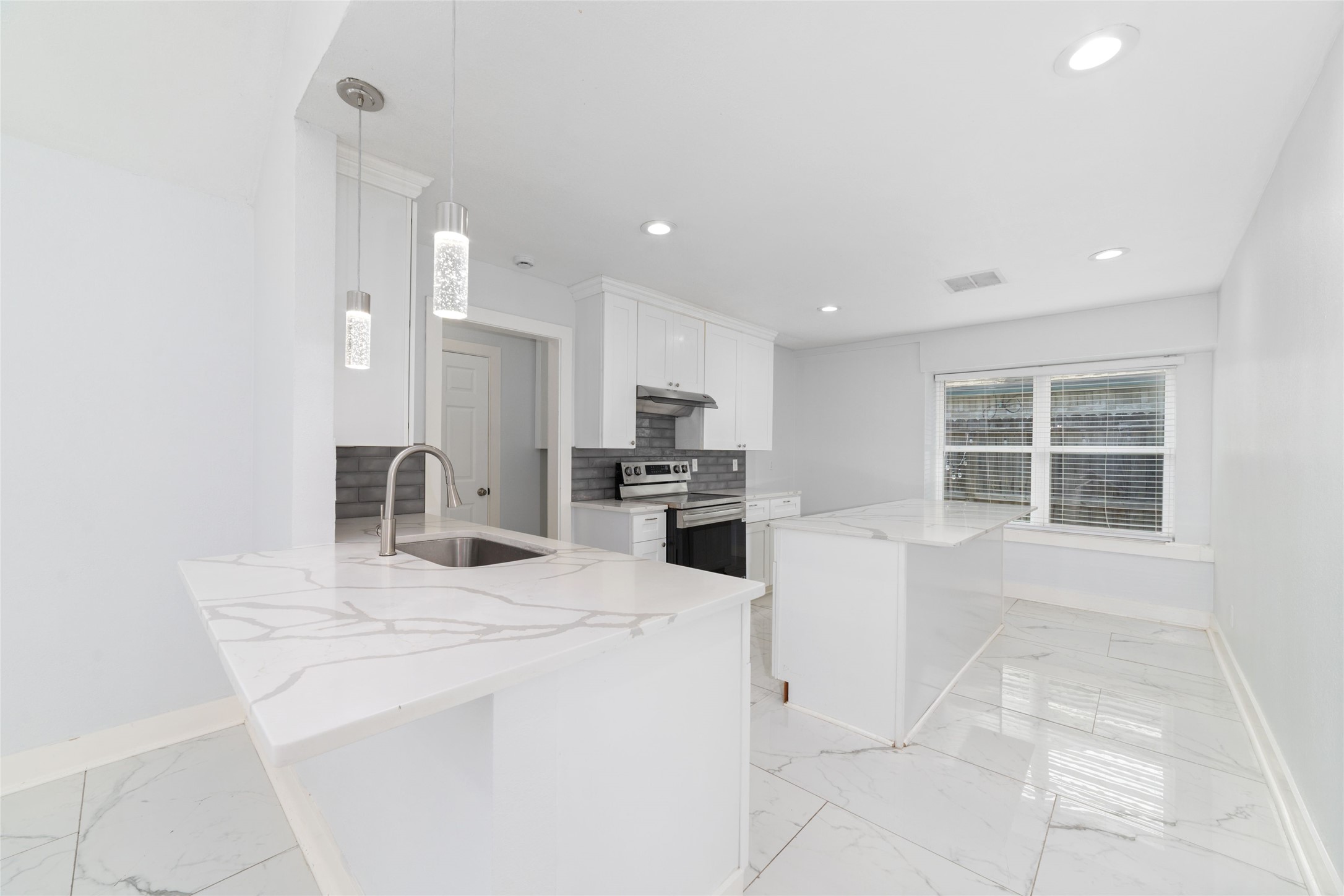 16806 Carbridge Drive Property Photo 8