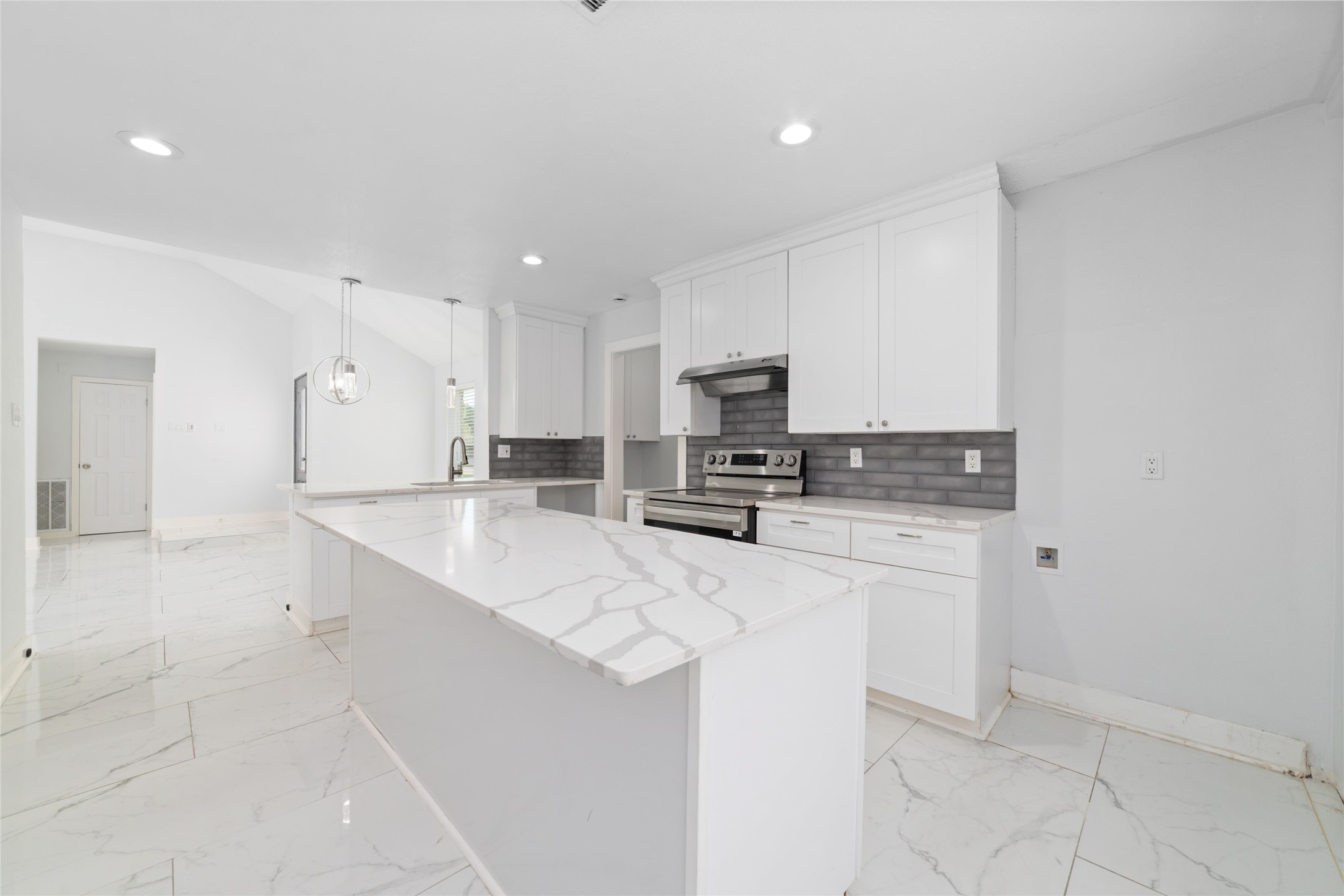 16806 Carbridge Drive Property Photo 9