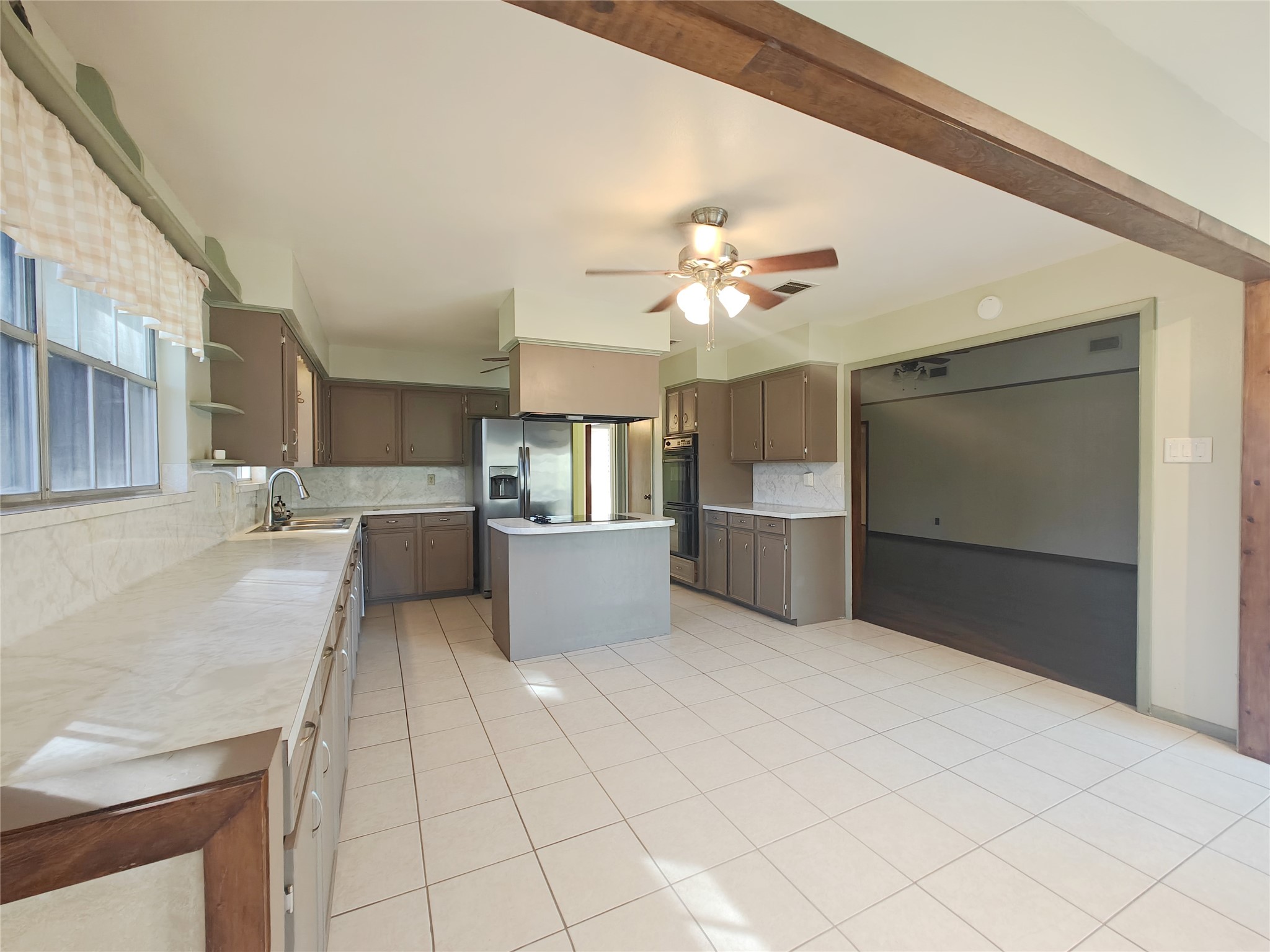15606 Pinedell Drive Property Photo 4