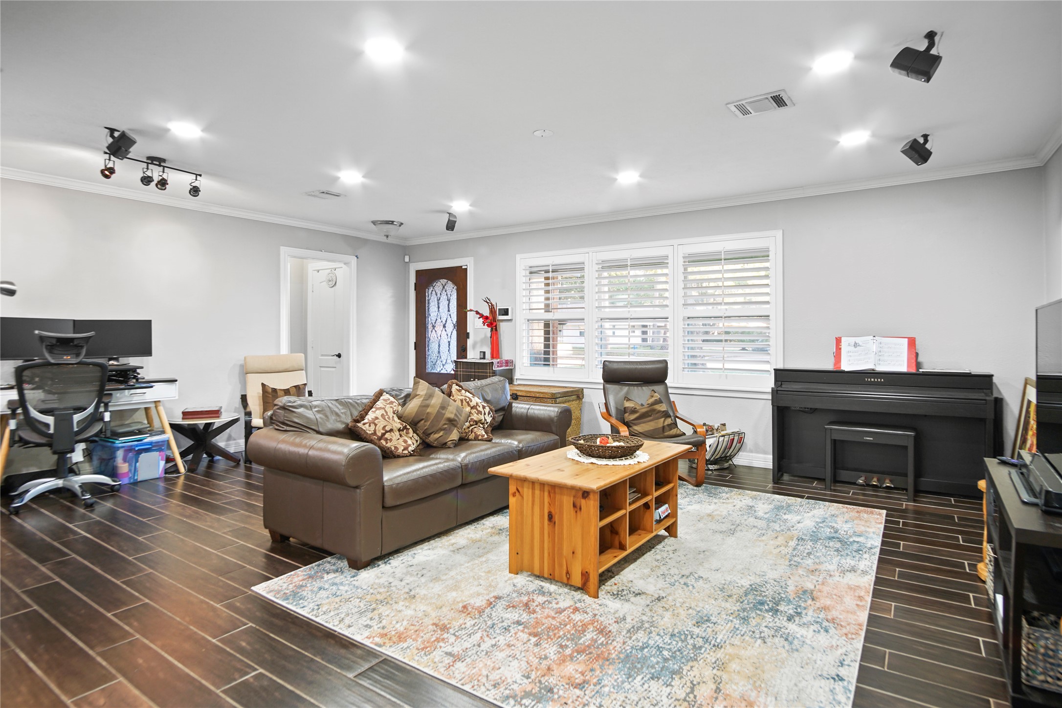 9928 Westview Drive Property Photo 3