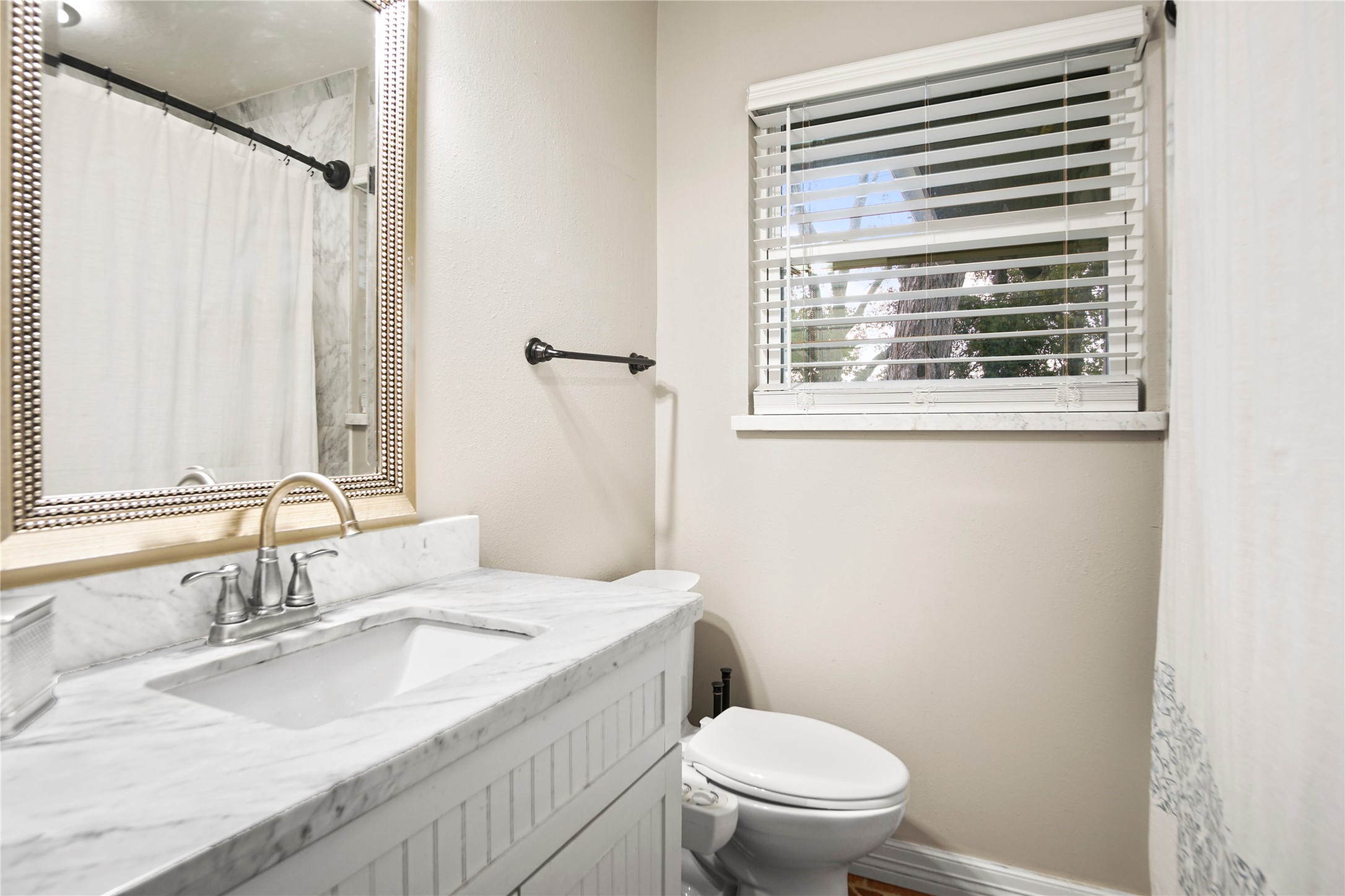 9928 Westview Drive Property Photo 8