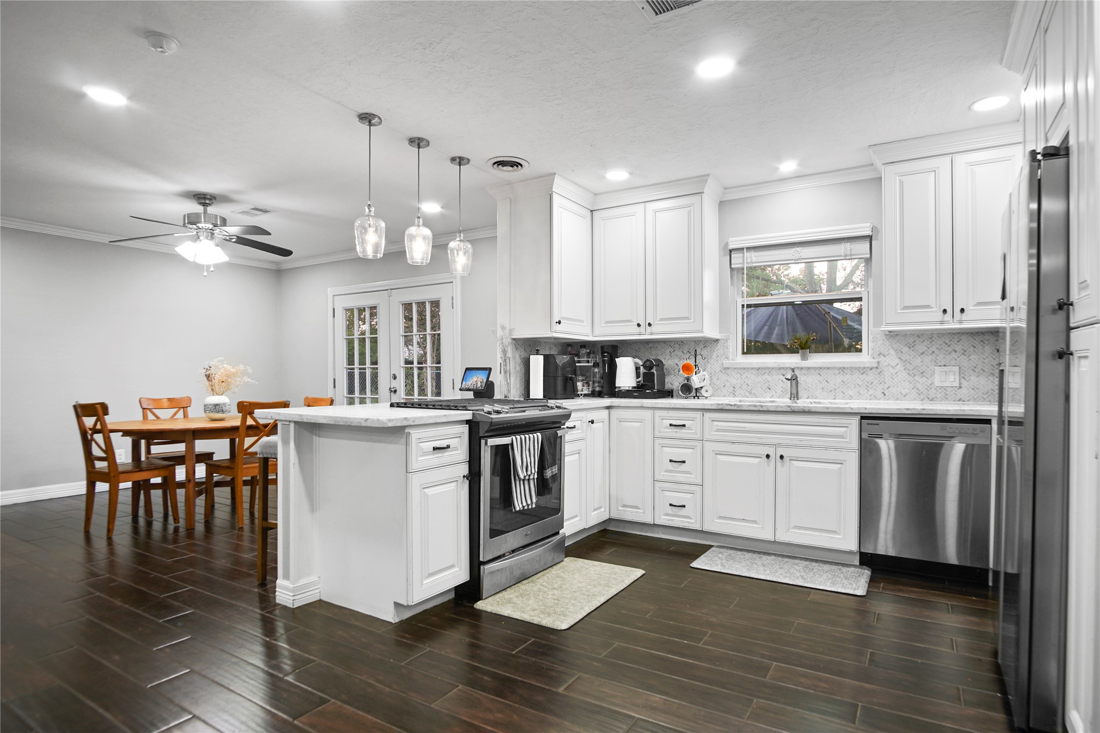 9928 Westview Drive Property Photo 14
