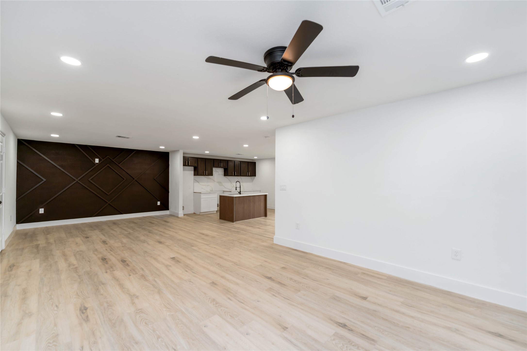 9226 Grady Street Property Photo 5