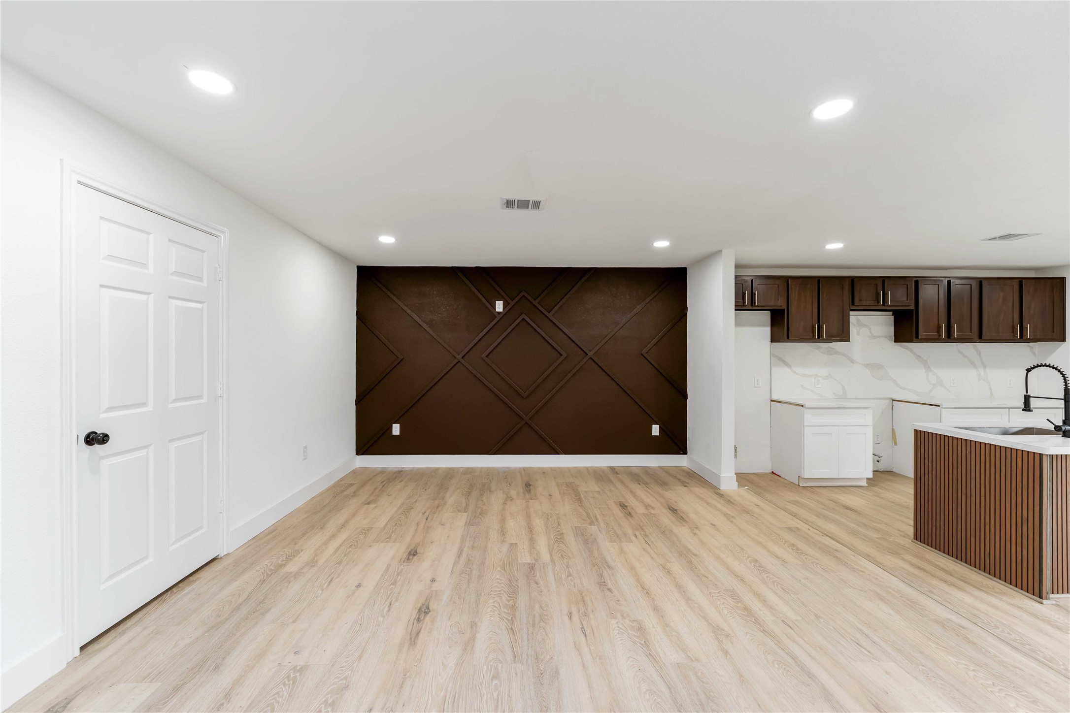 9226 Grady Street Property Photo 6