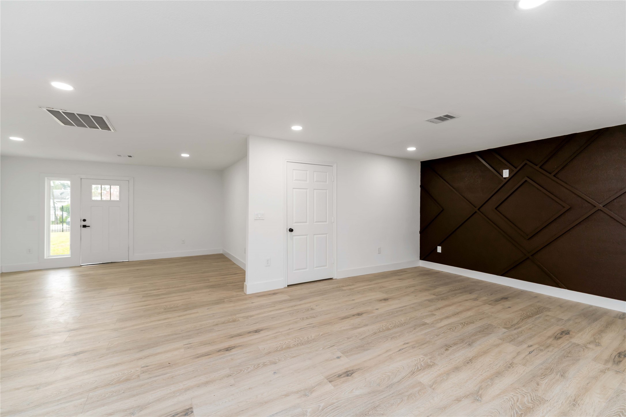 9226 Grady Street Property Photo 7