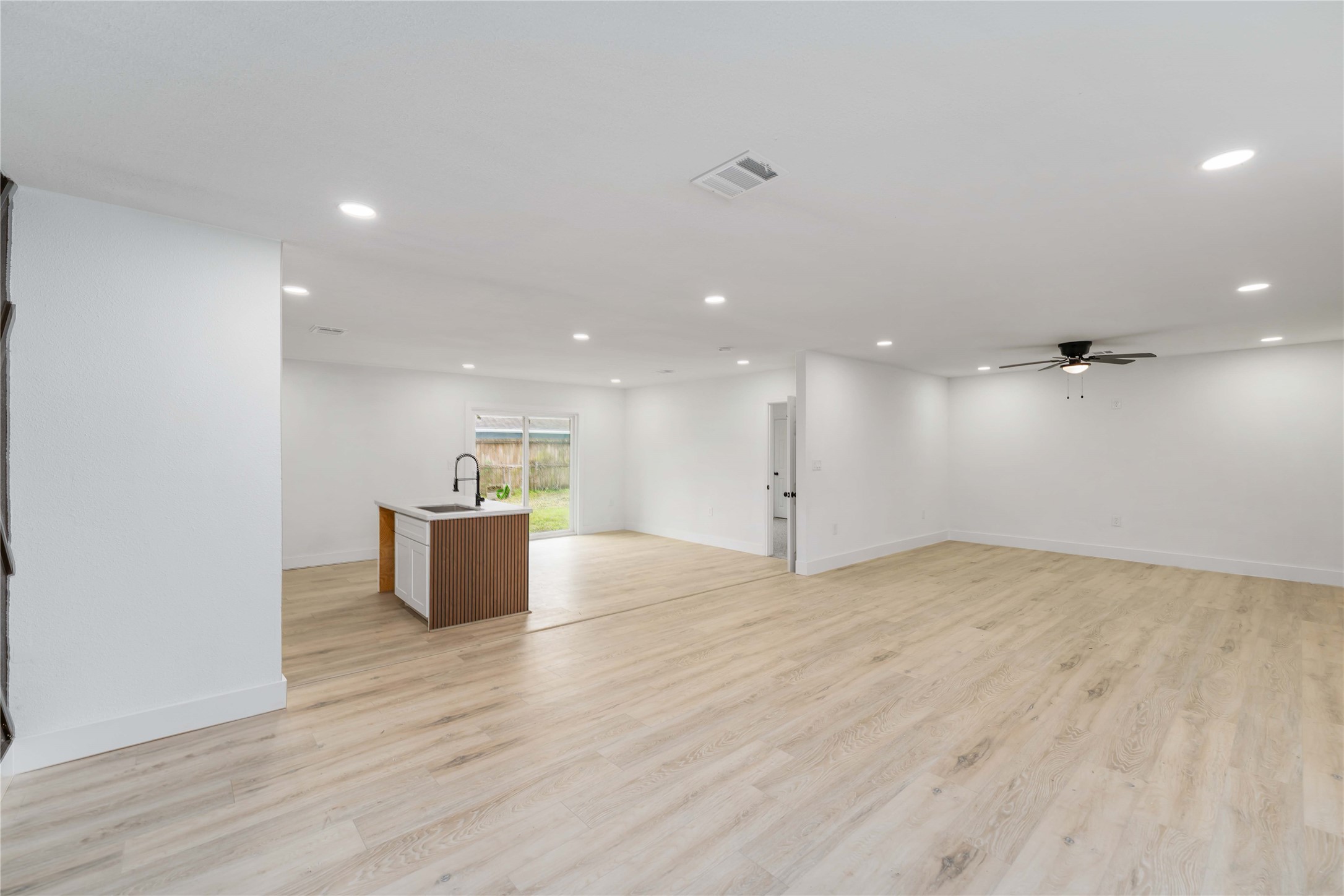 9226 Grady Street Property Photo 8