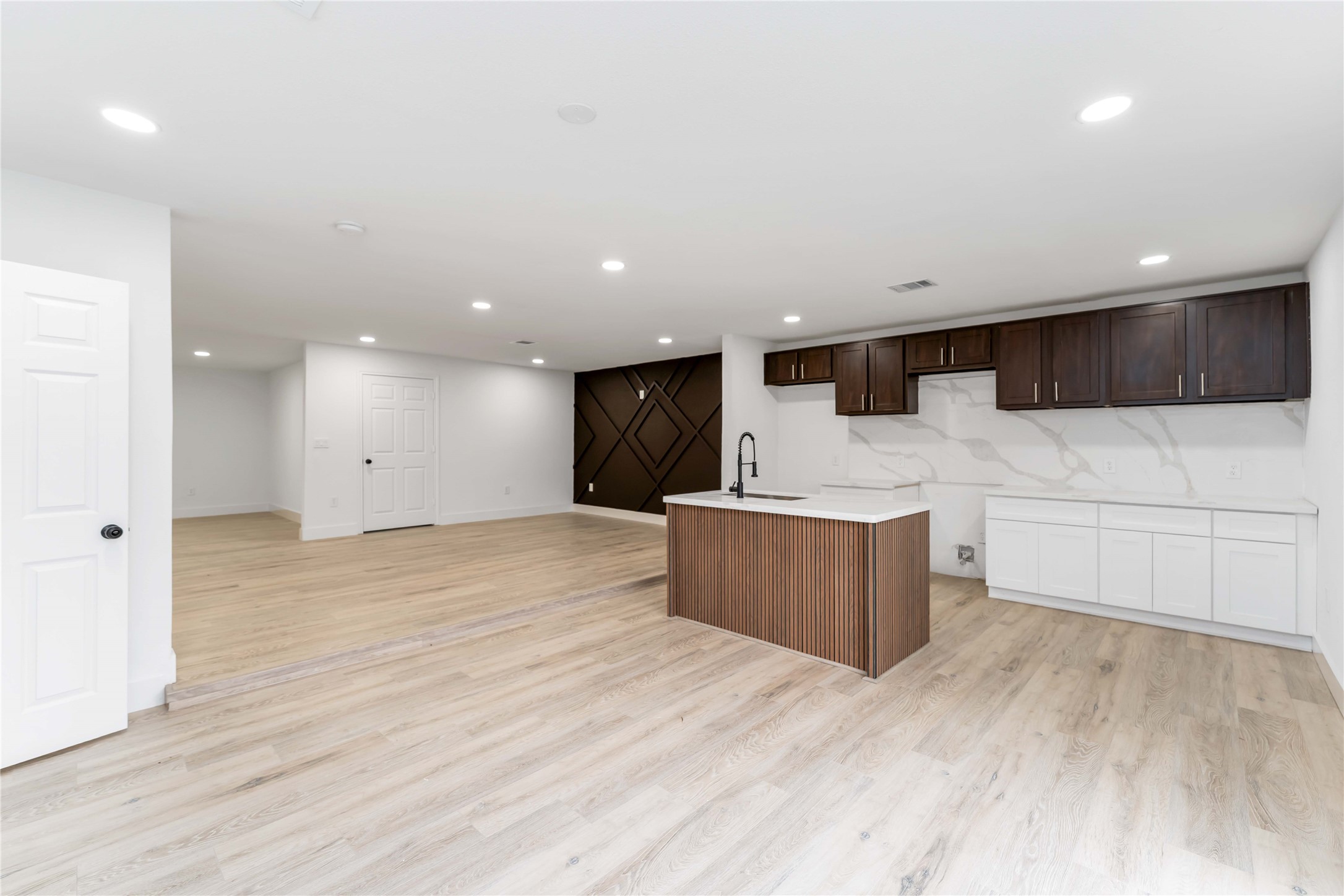 9226 Grady Street Property Photo 14