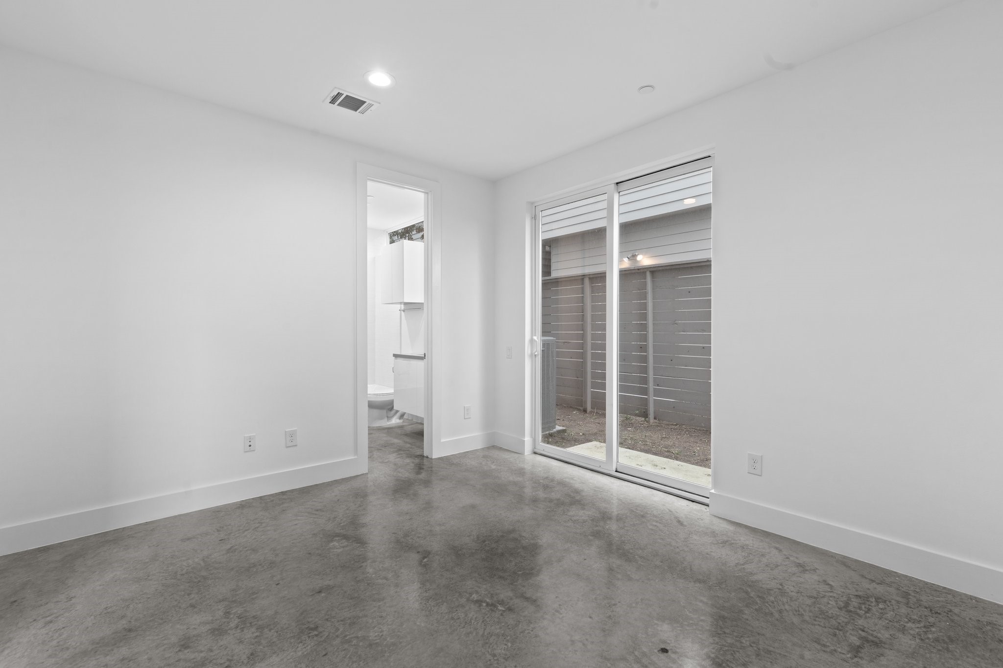 5915 E Post Oak Lane Property Photo 5