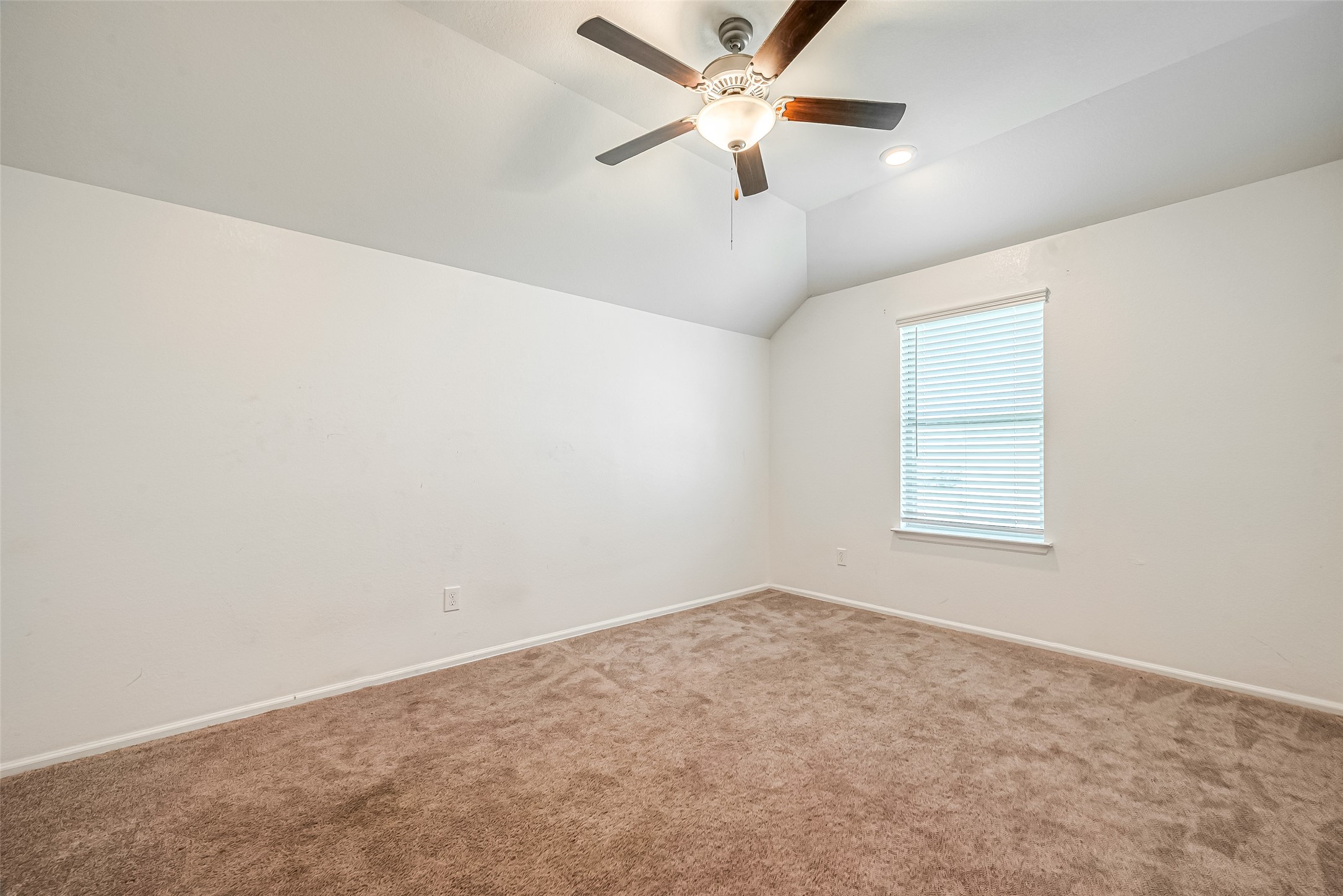 7603 Rainy Valley Lane Property Photo 15