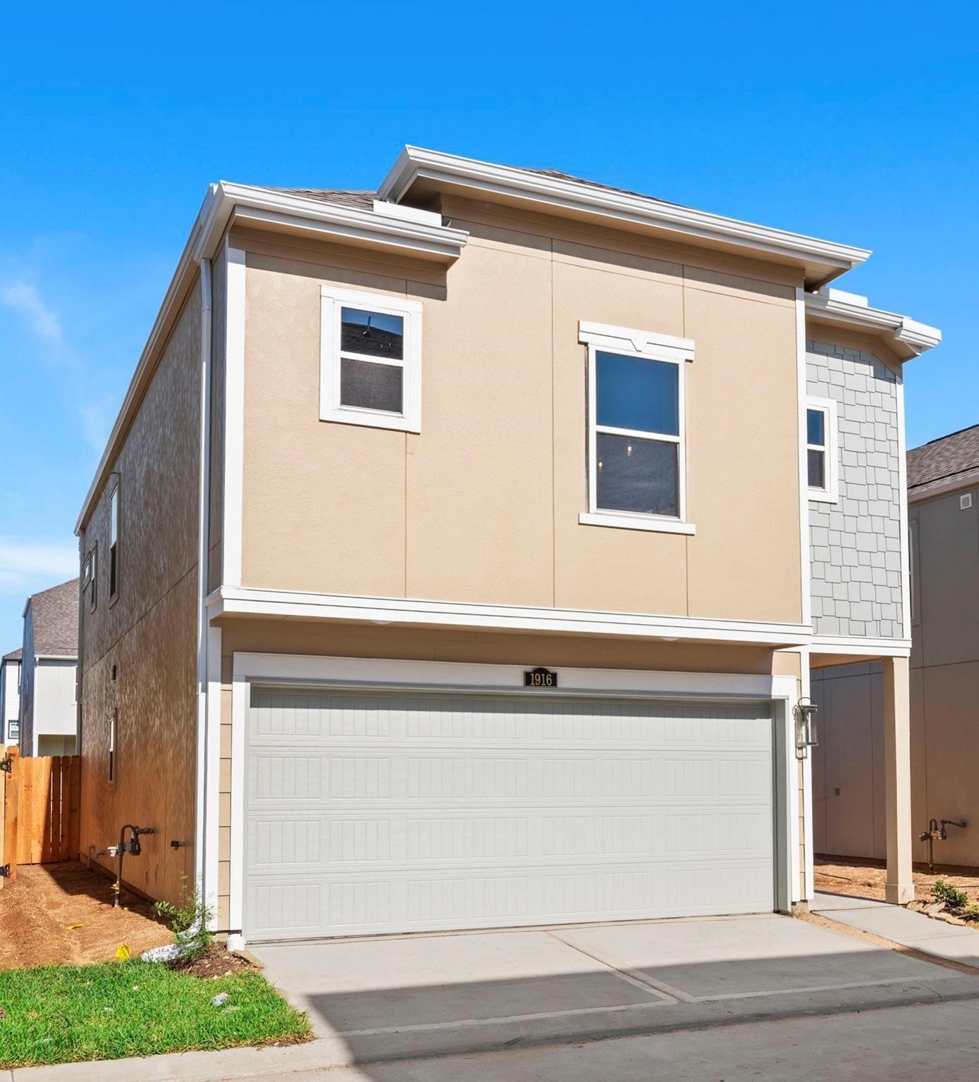 1916 Huntly Chase Drive Property Photo 3