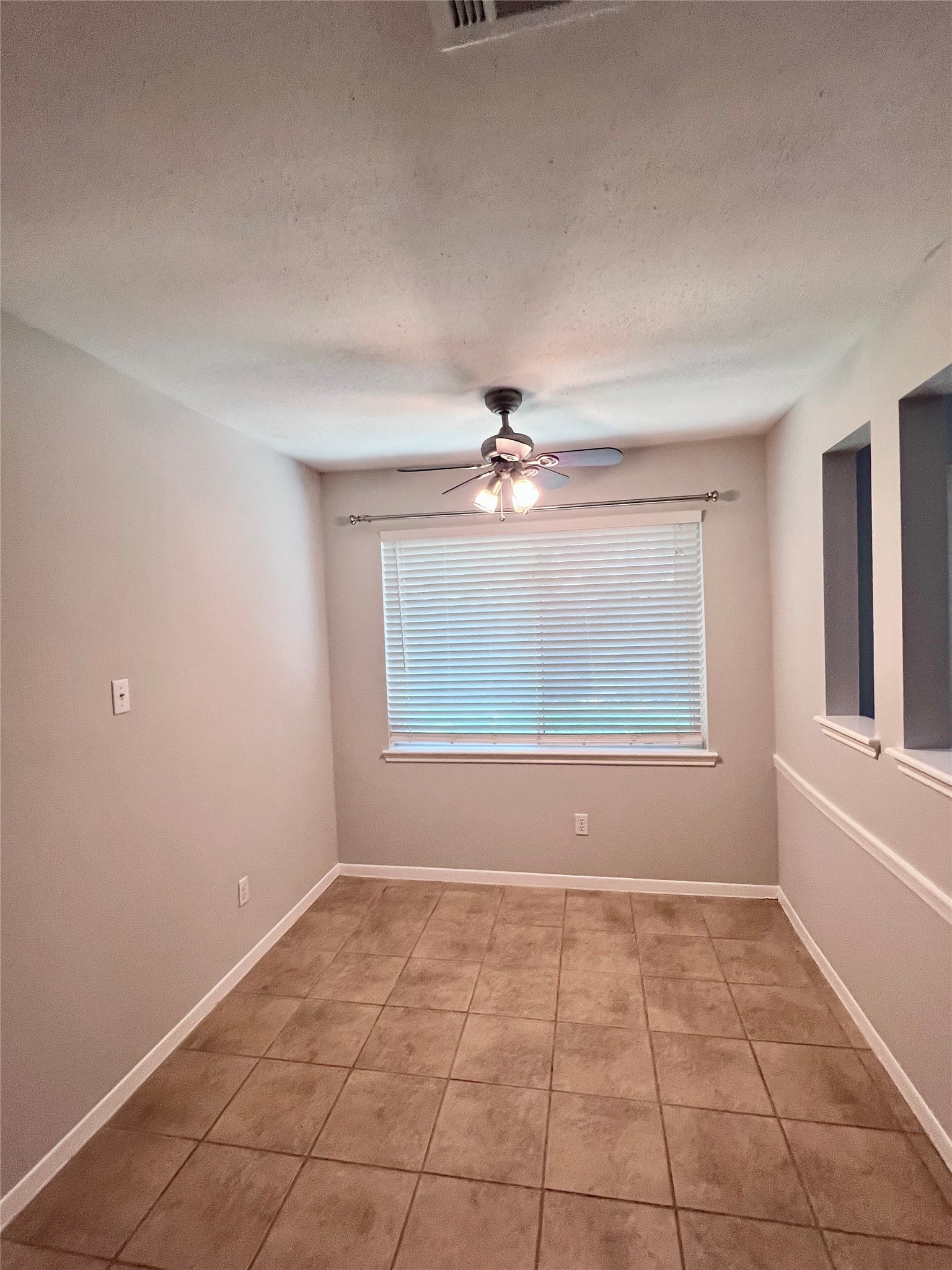 9 N Deerfoot Circle Property Photo 5