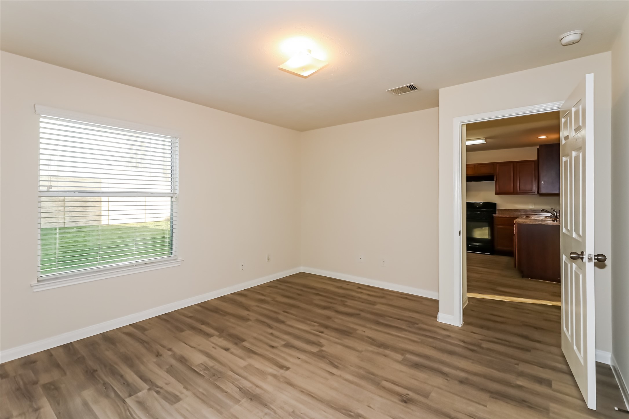 5523 Latta Plantation Drive Property Photo 6