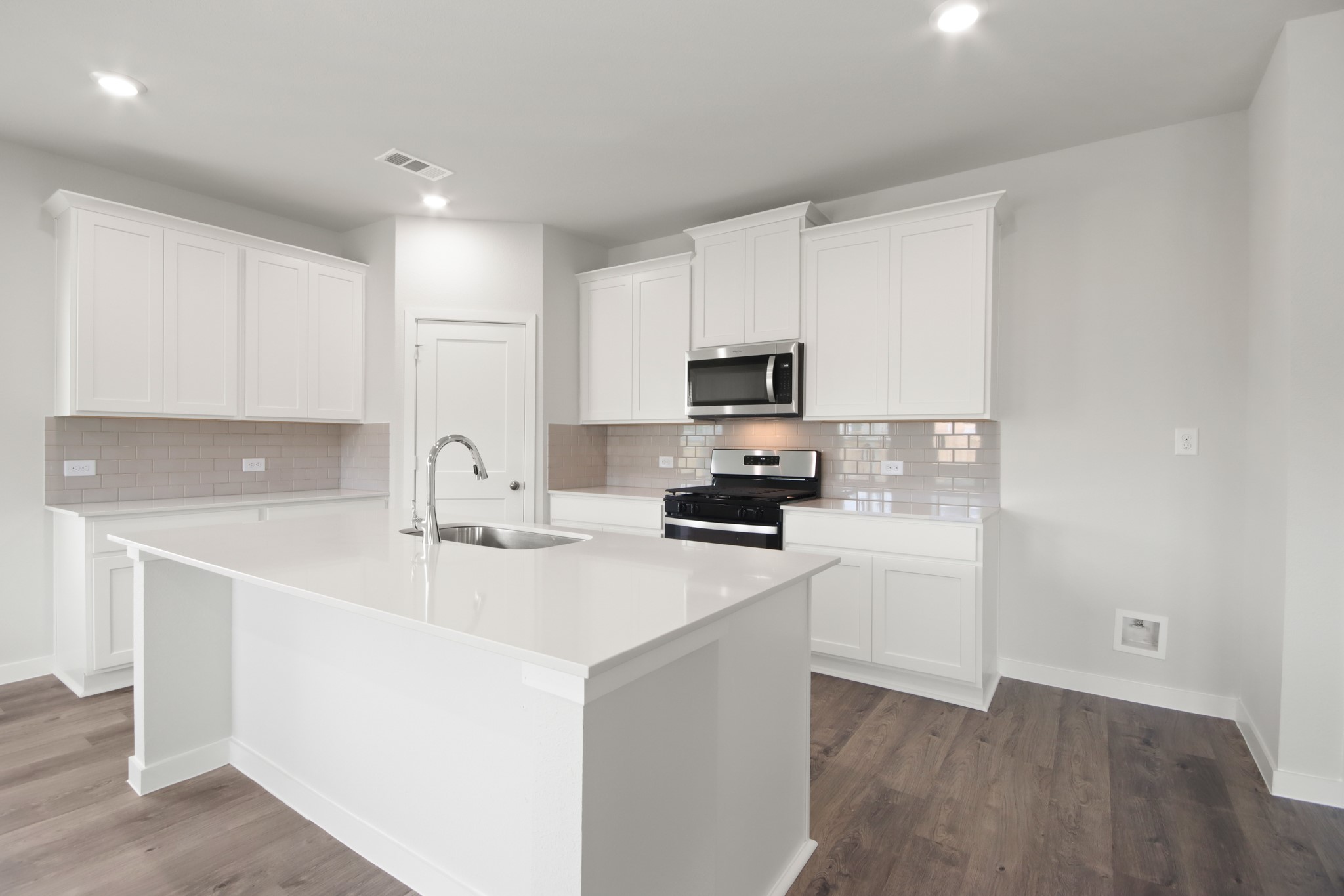 7854 Bergamot Circle Property Photo 8