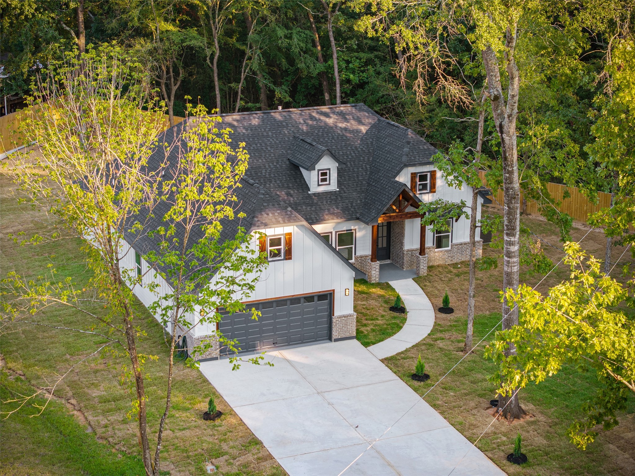 85 Lakeway Ct Court Property Photo 2