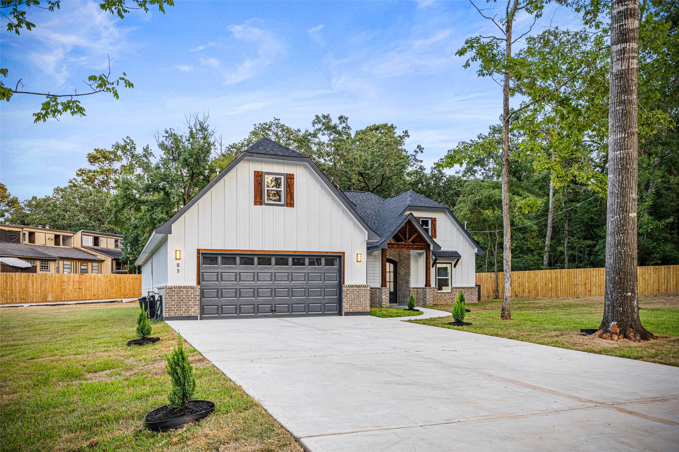 85 Lakeway Ct Court Property Photo 4