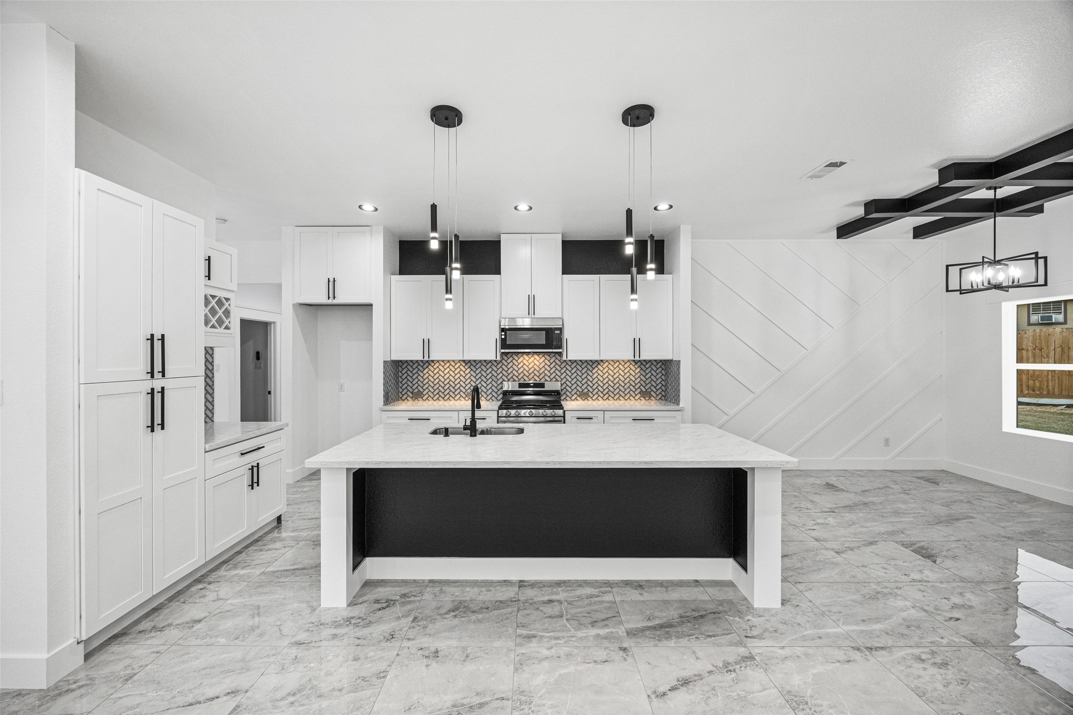 85 Lakeway Ct Court Property Photo 13