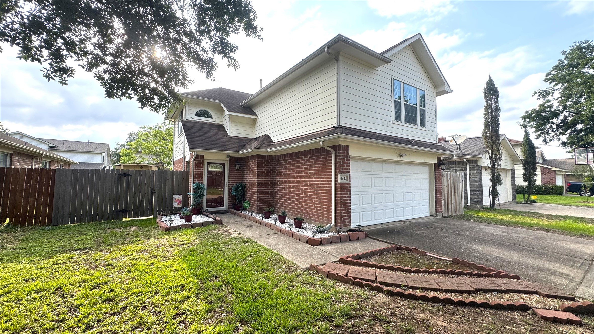4243 Daisy Meadow Drive Property Photo 2