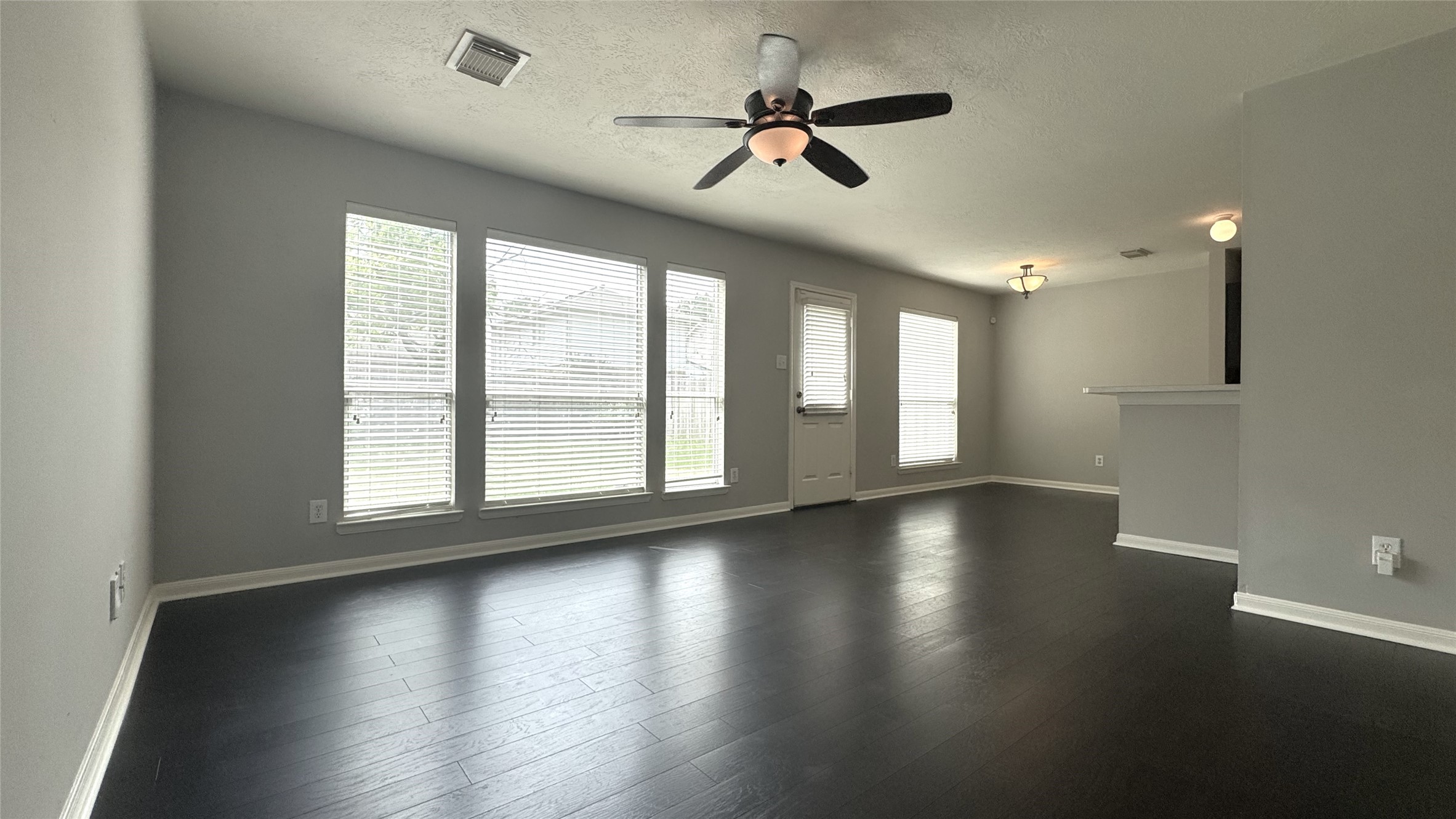 4243 Daisy Meadow Drive Property Photo 4