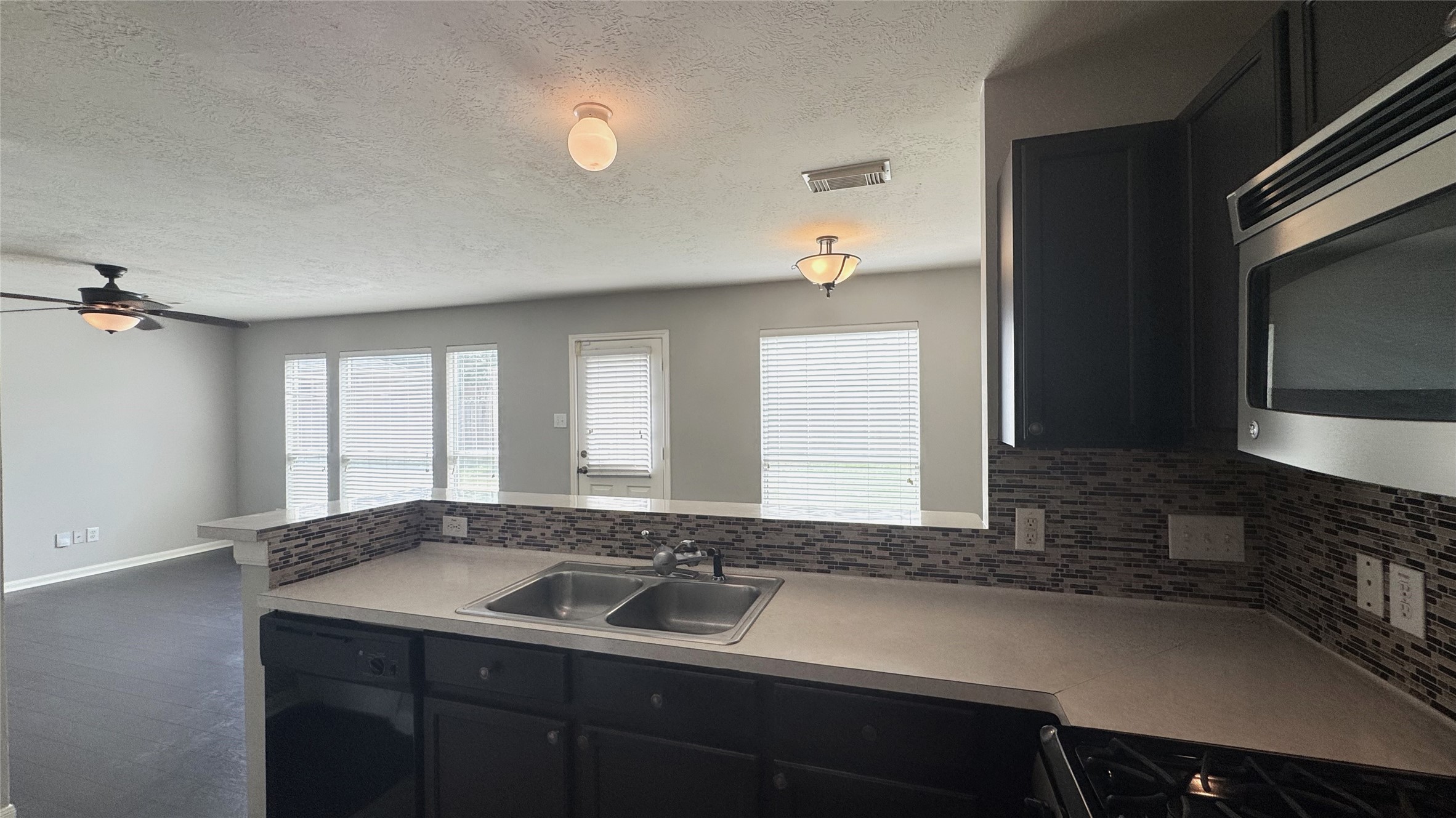 4243 Daisy Meadow Drive Property Photo 6