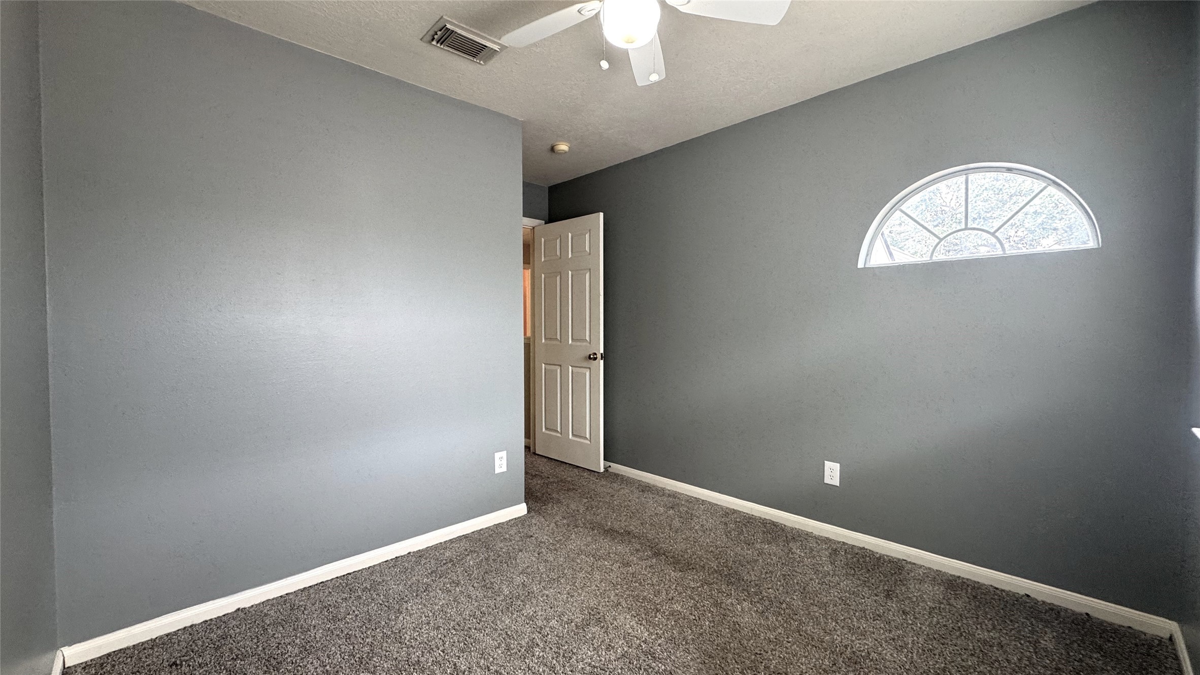 4243 Daisy Meadow Drive Property Photo 12