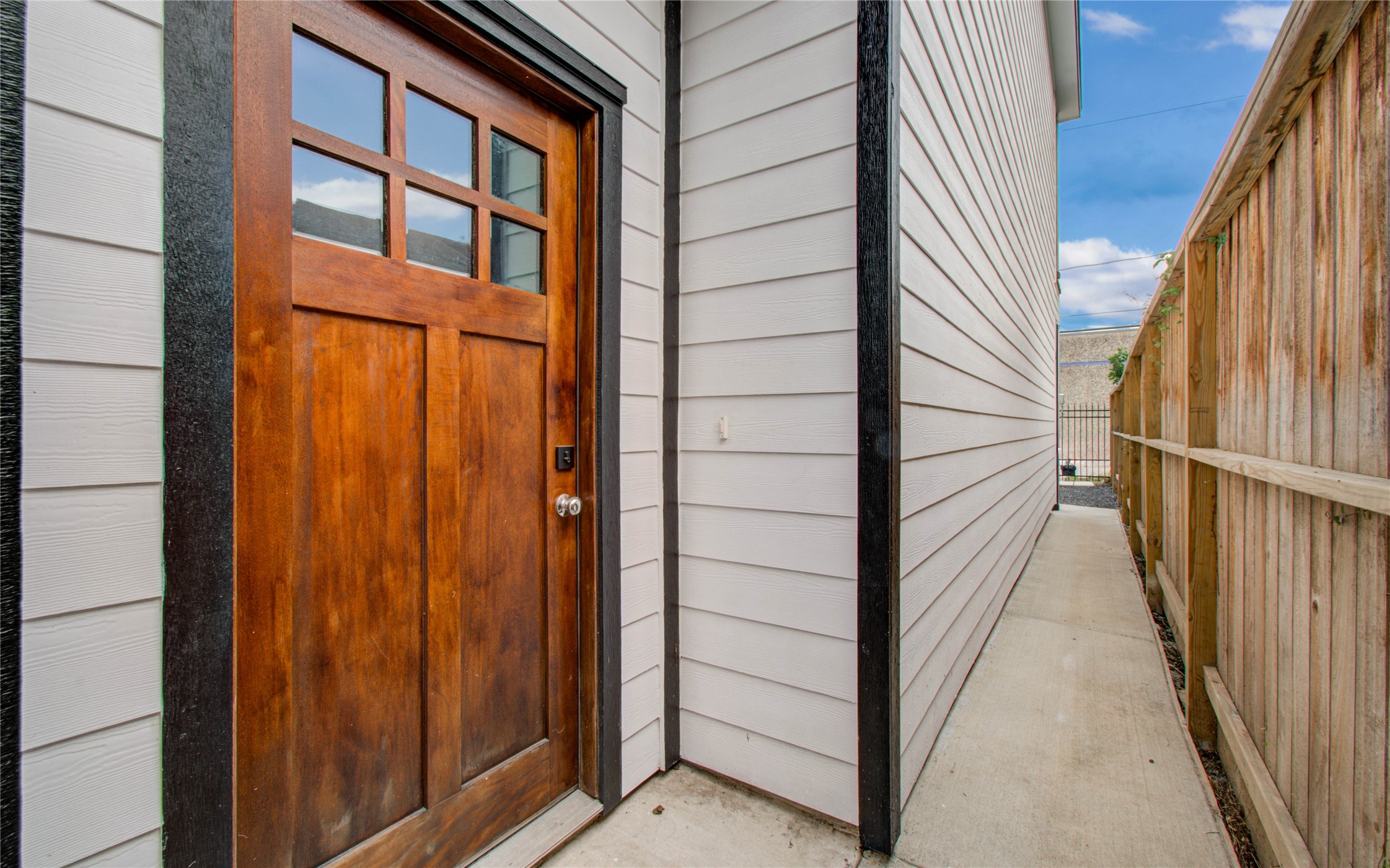 117 E 38th Street Property Photo 3