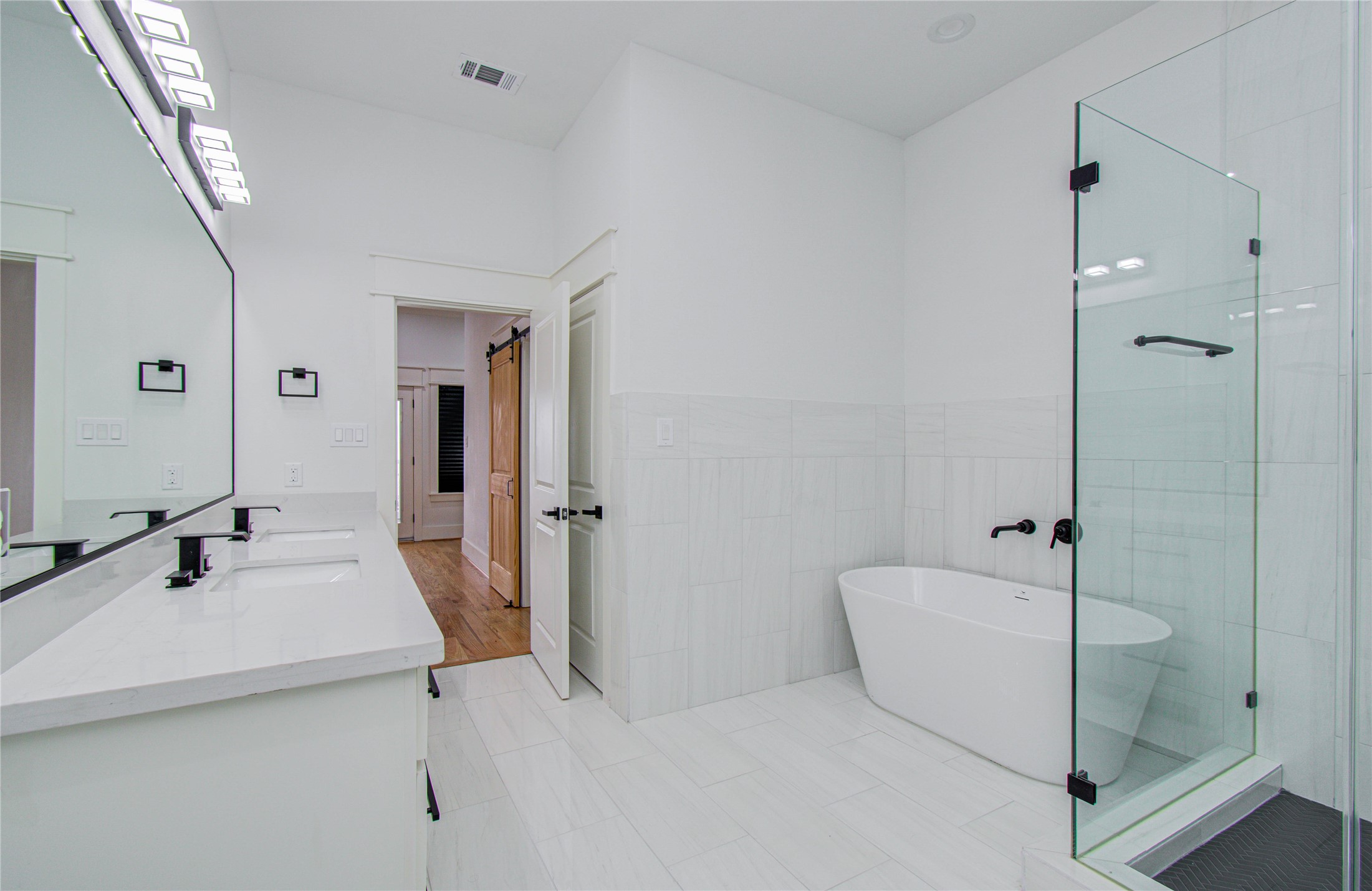 117 E 38th Street Property Photo 22
