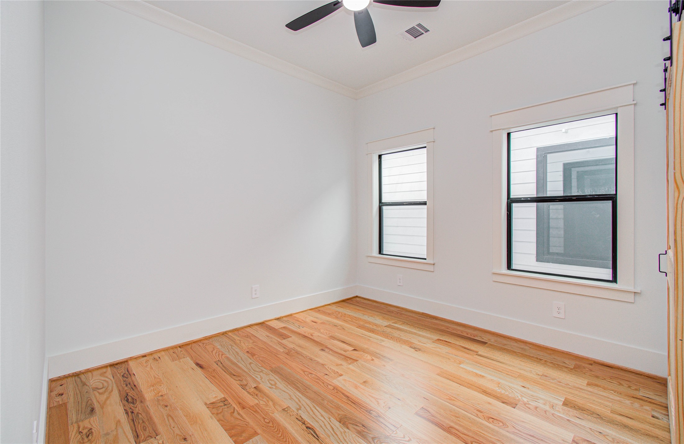 117 E 38th Street Property Photo 23