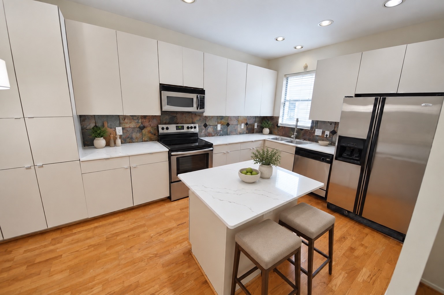 1525 Wheeler Street Property Photo 1