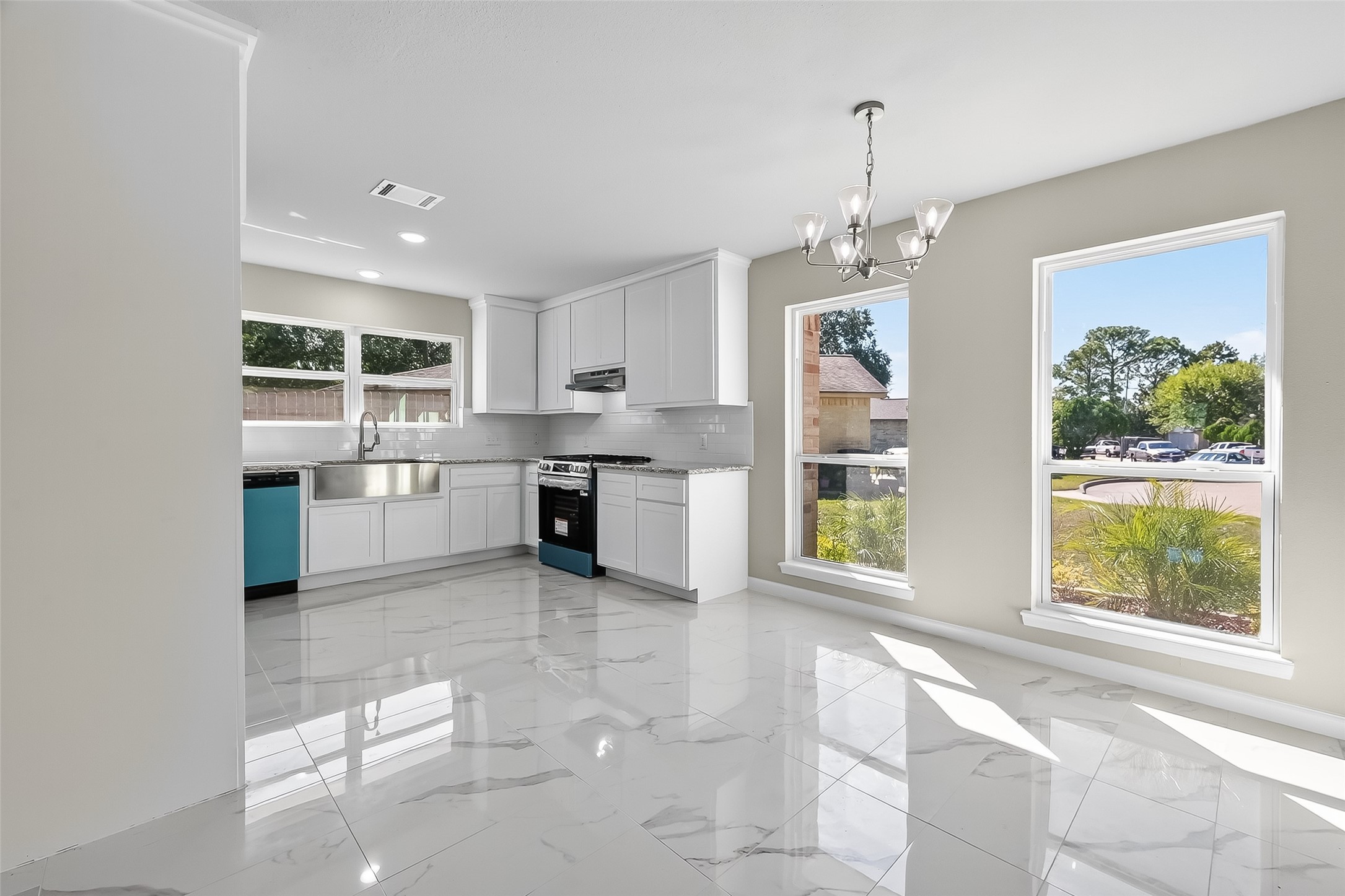 10603 Highland Woods Drive Property Photo 4