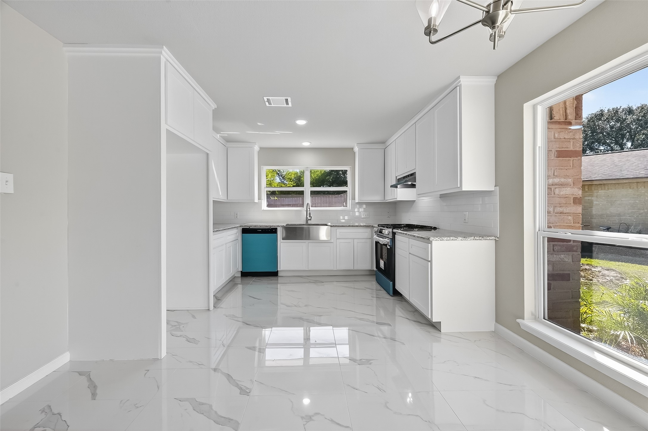 10603 Highland Woods Drive Property Photo 5