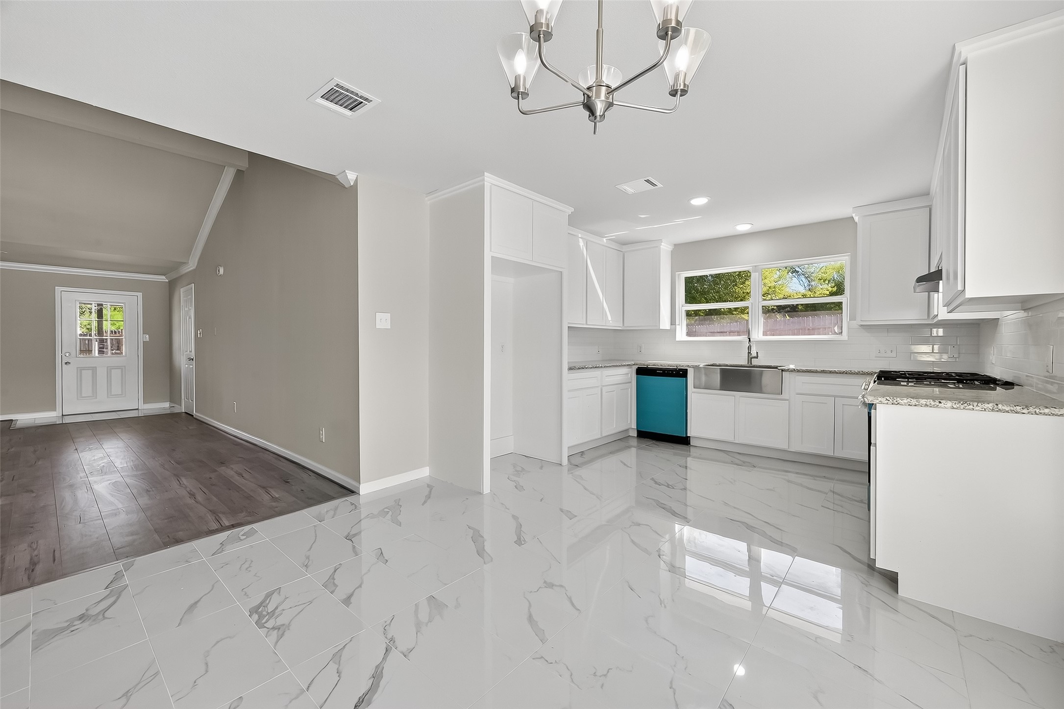 10603 Highland Woods Drive Property Photo 6