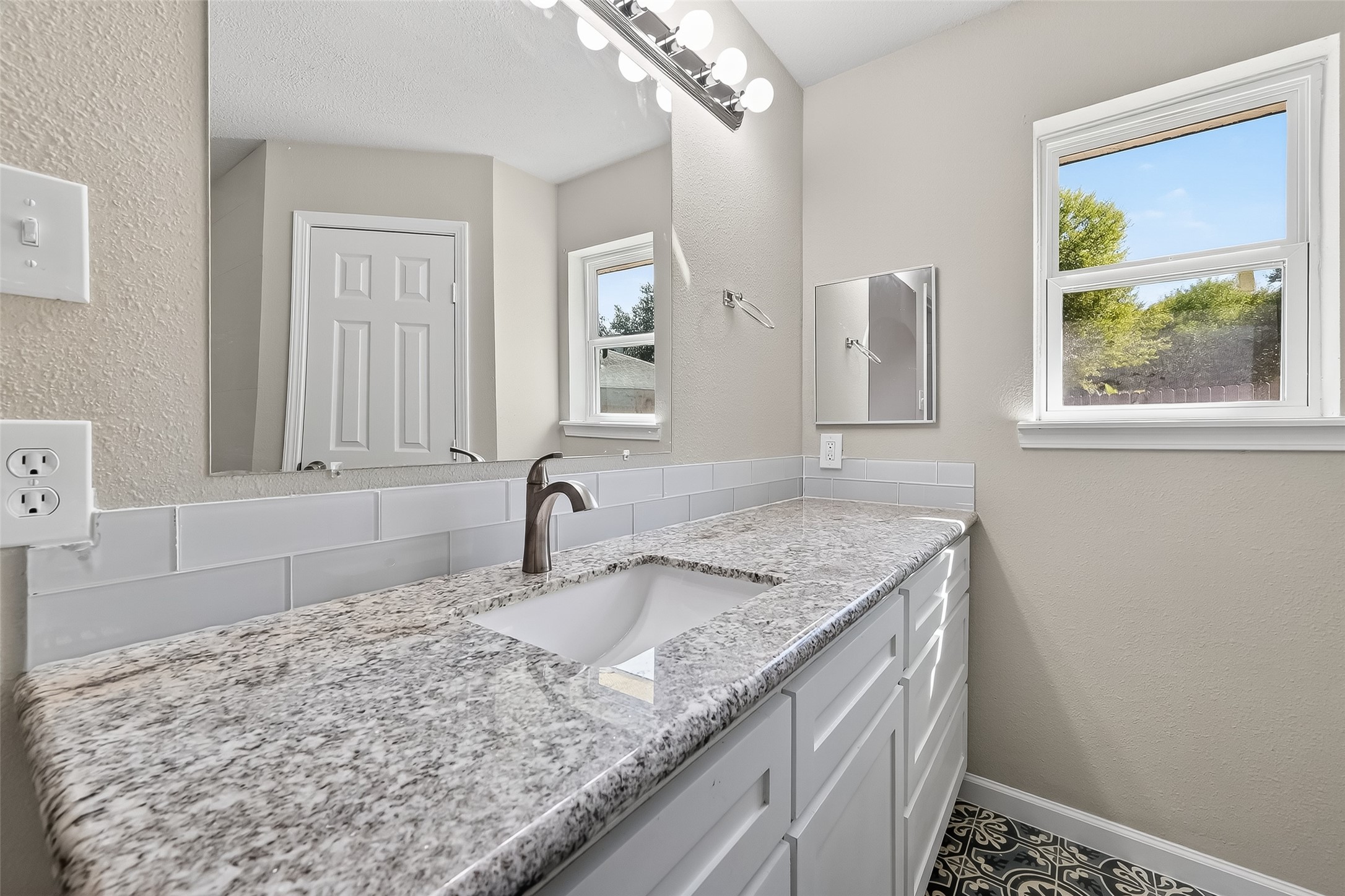 10603 Highland Woods Drive Property Photo 16