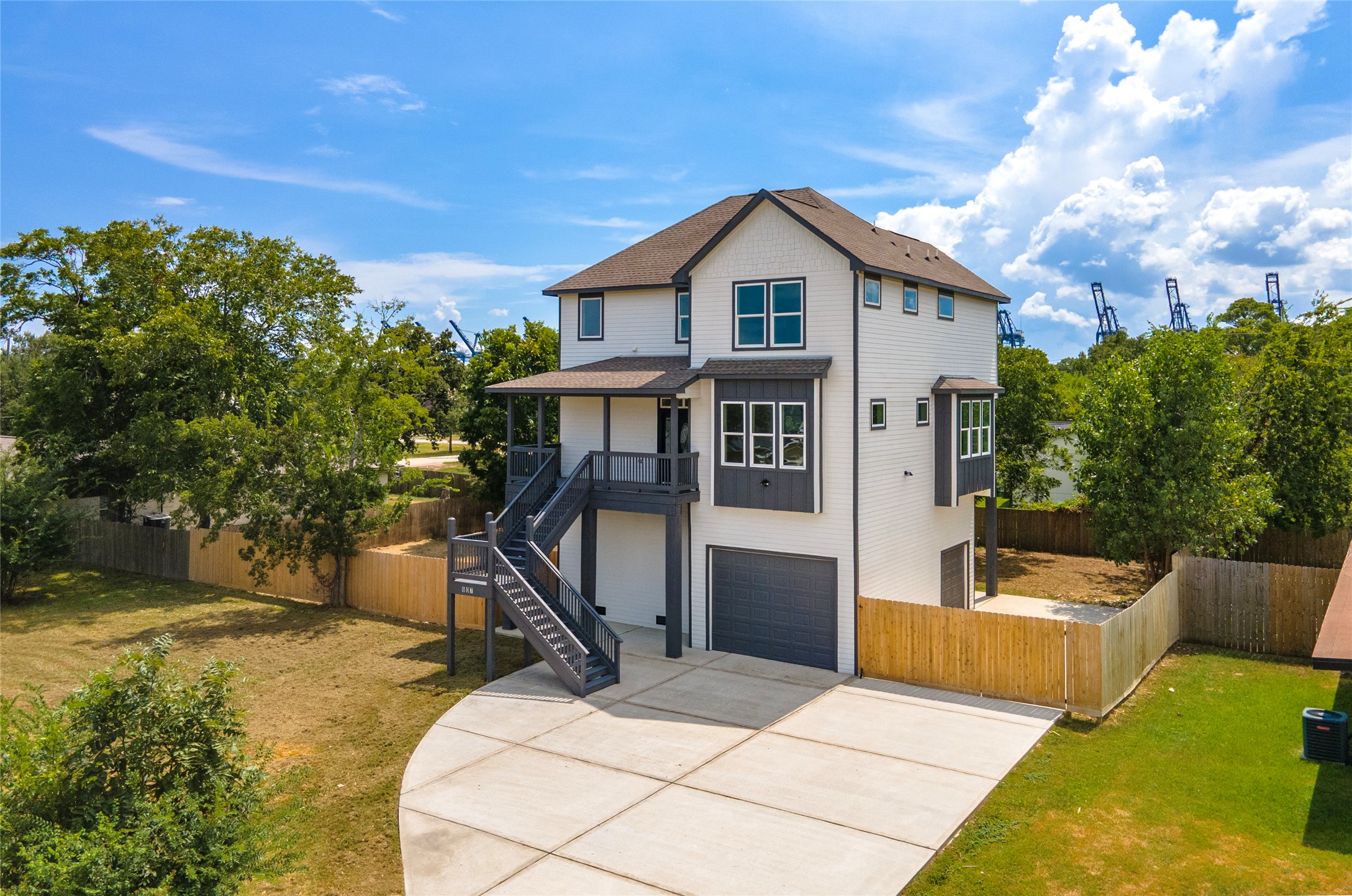607 E Forest Avenue