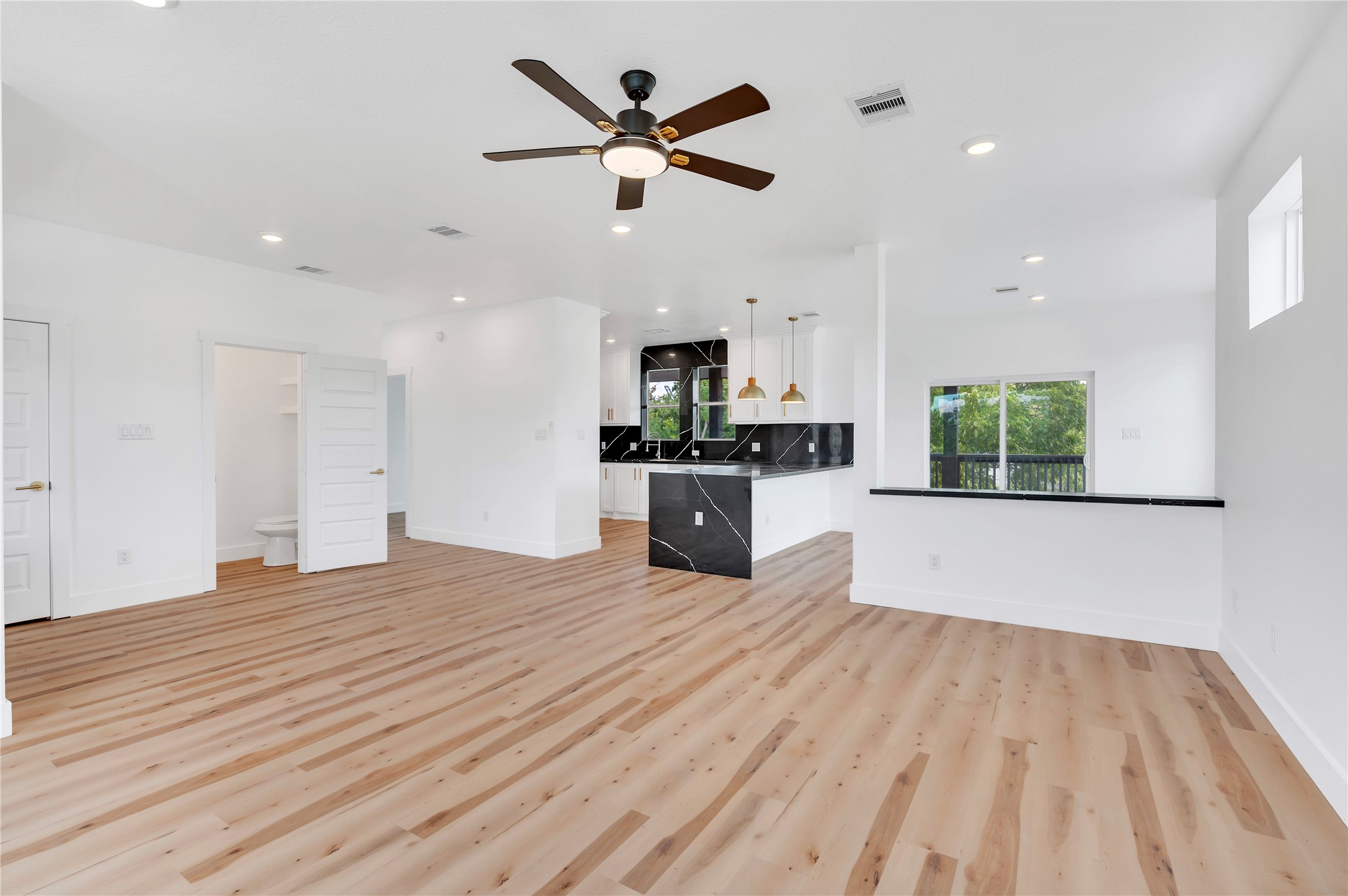 607 E Forest Avenue Property Photo 12