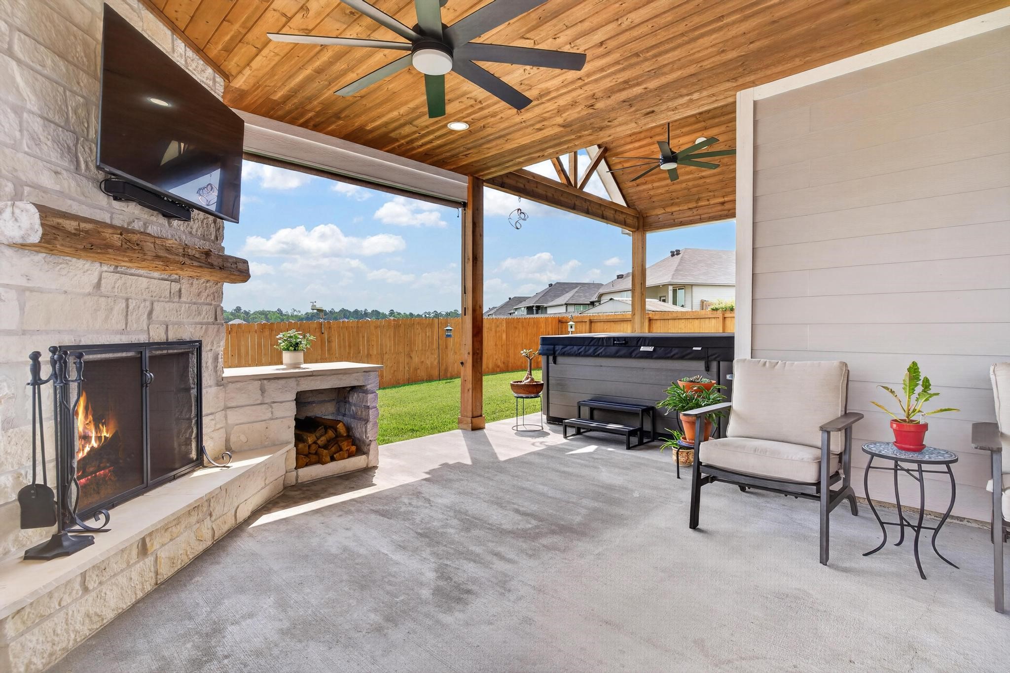 136 Worley Way Property Photo 3