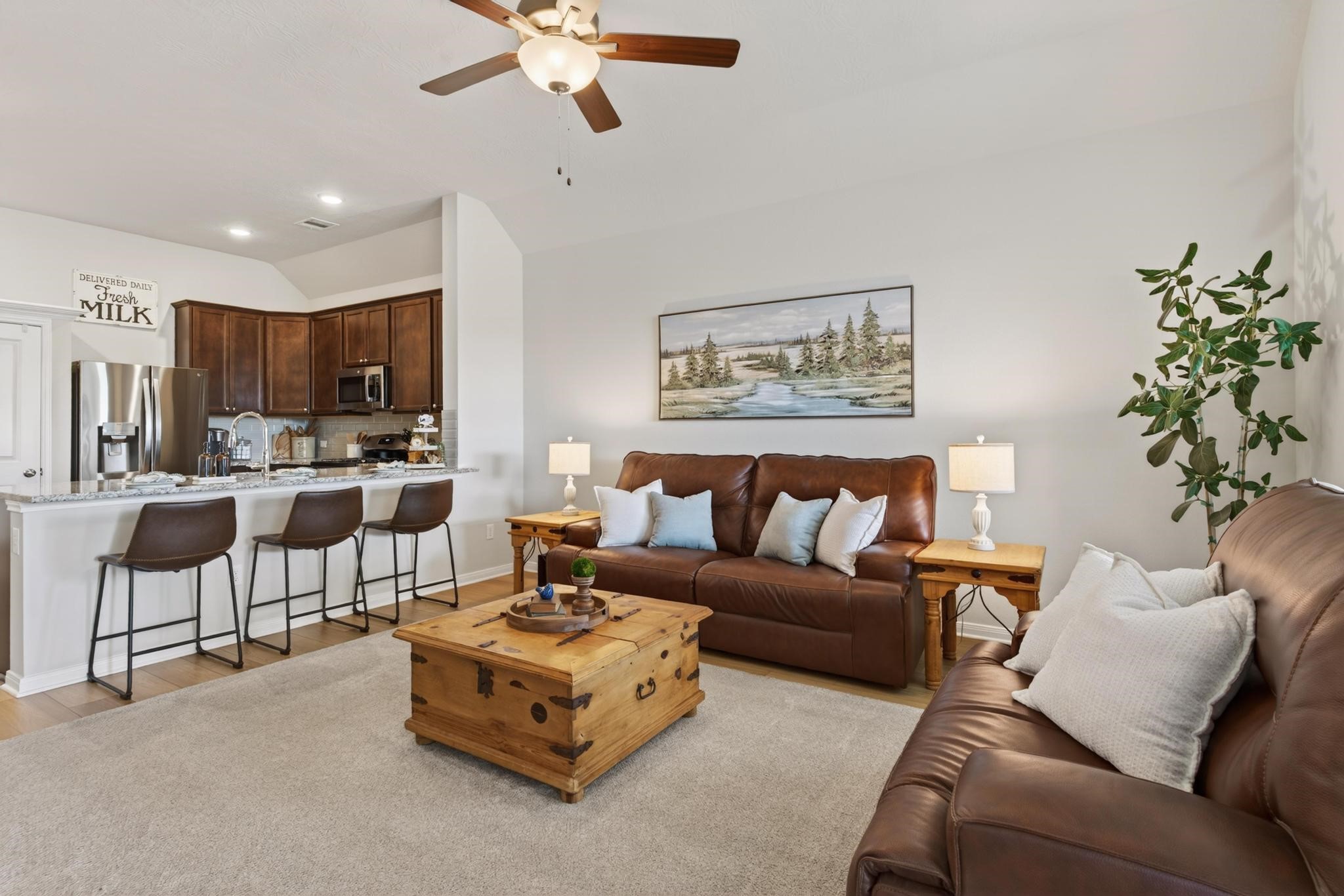 136 Worley Way Property Photo 4