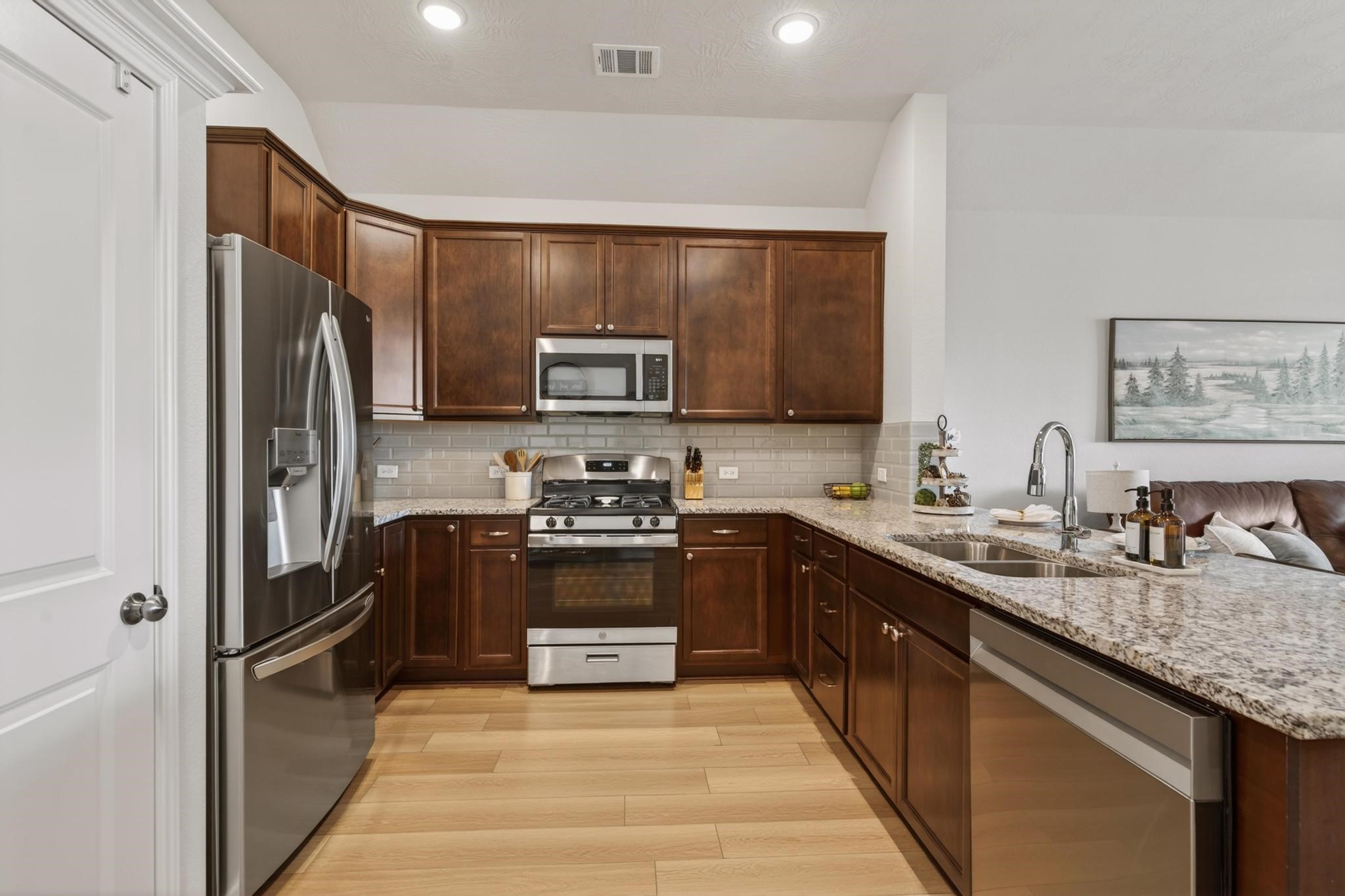 136 Worley Way Property Photo 14