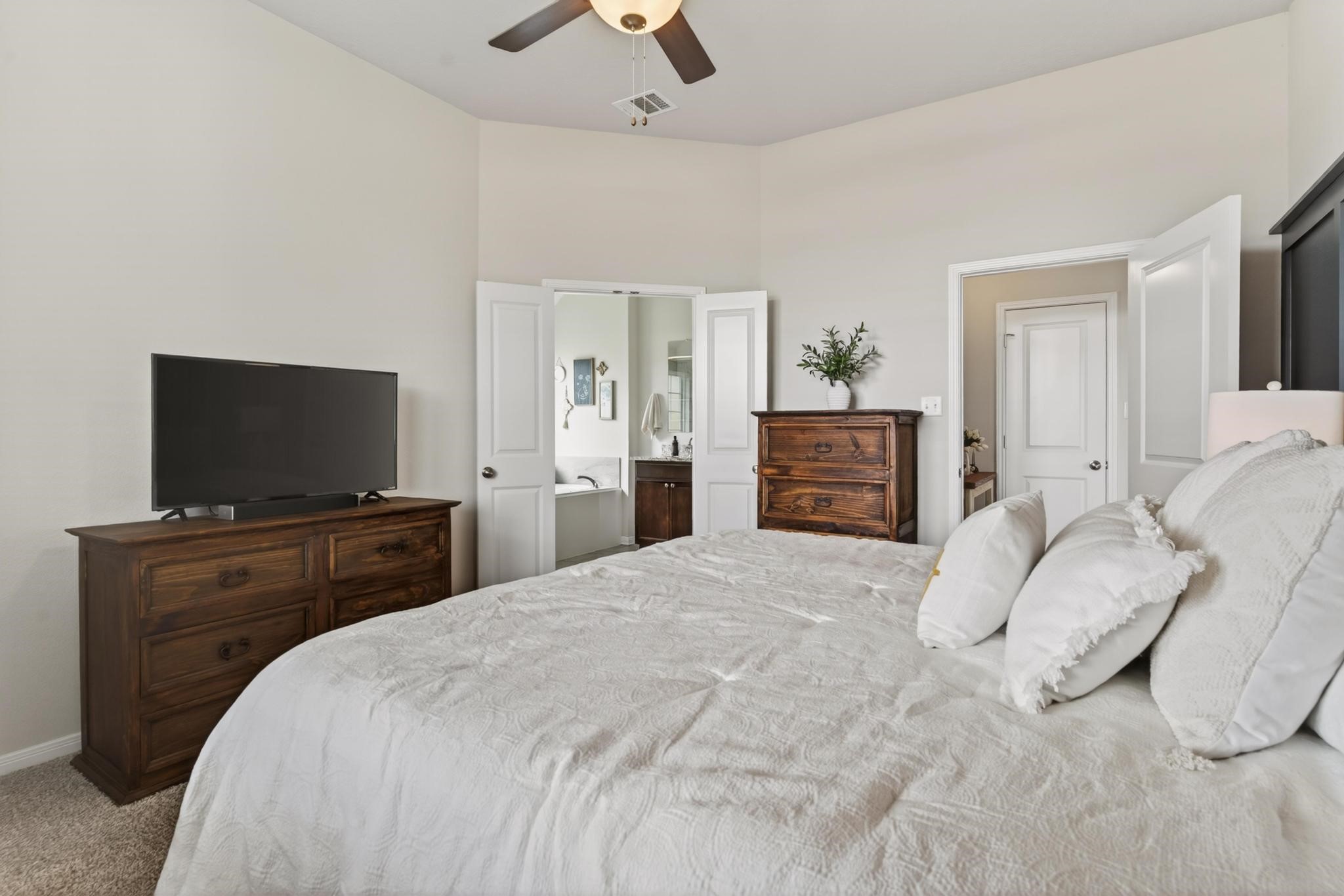 136 Worley Way Property Photo 27