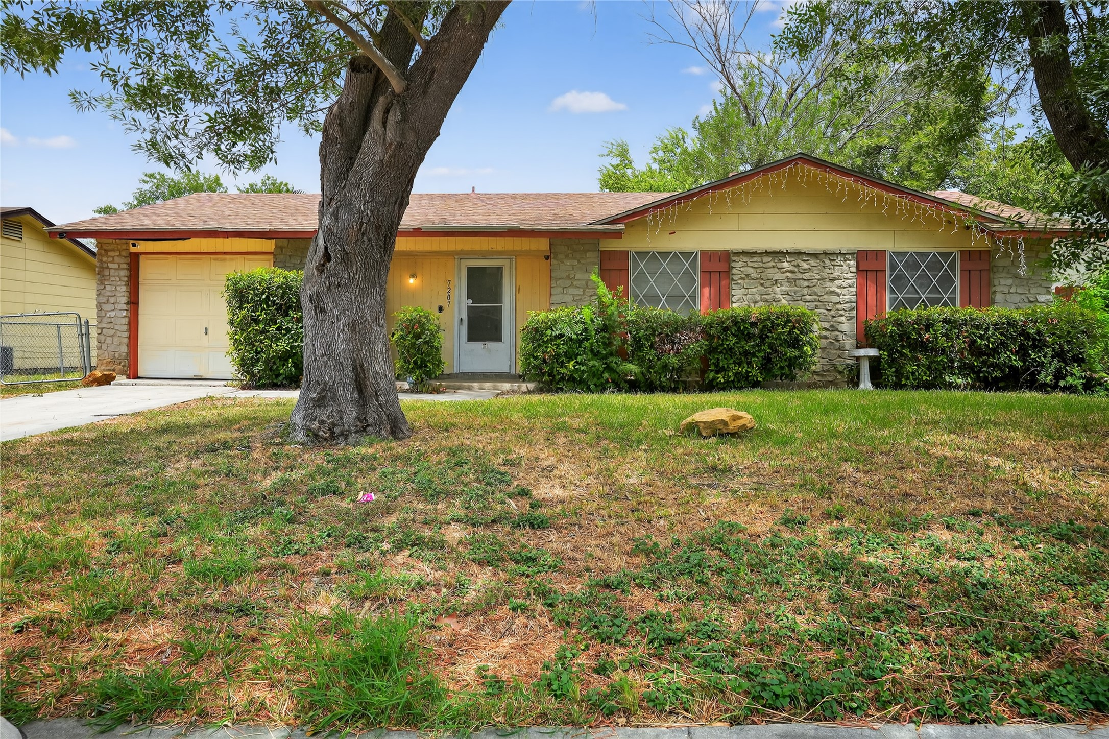 7207 Glen Point Property Photo 1